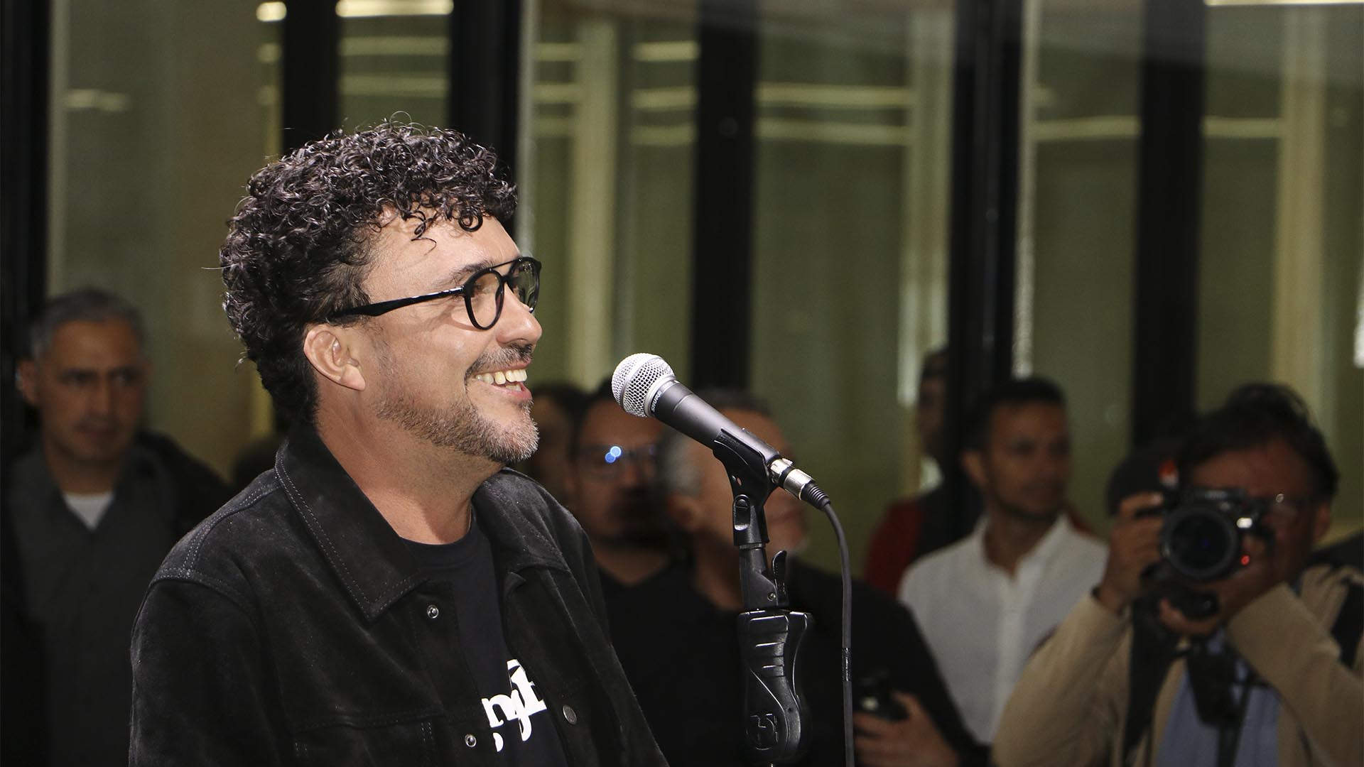 ¡Buenas noticias para Bogotá! El control fiscal al Centro Felicidad (CEFE) Chapinero, ejercido bajo el programa ‘Vamos a la Obra’, consiguió la finalización y apertura de este lugar que beneficiará a mas de un millón de personas y que consta de polideportivo, piscinas, auditorio y restaurantes. El Contralor de Bogotá, Julián Ruiz, asistió al acto de apertura con el Alcalde, Carlos Fernando Galán.