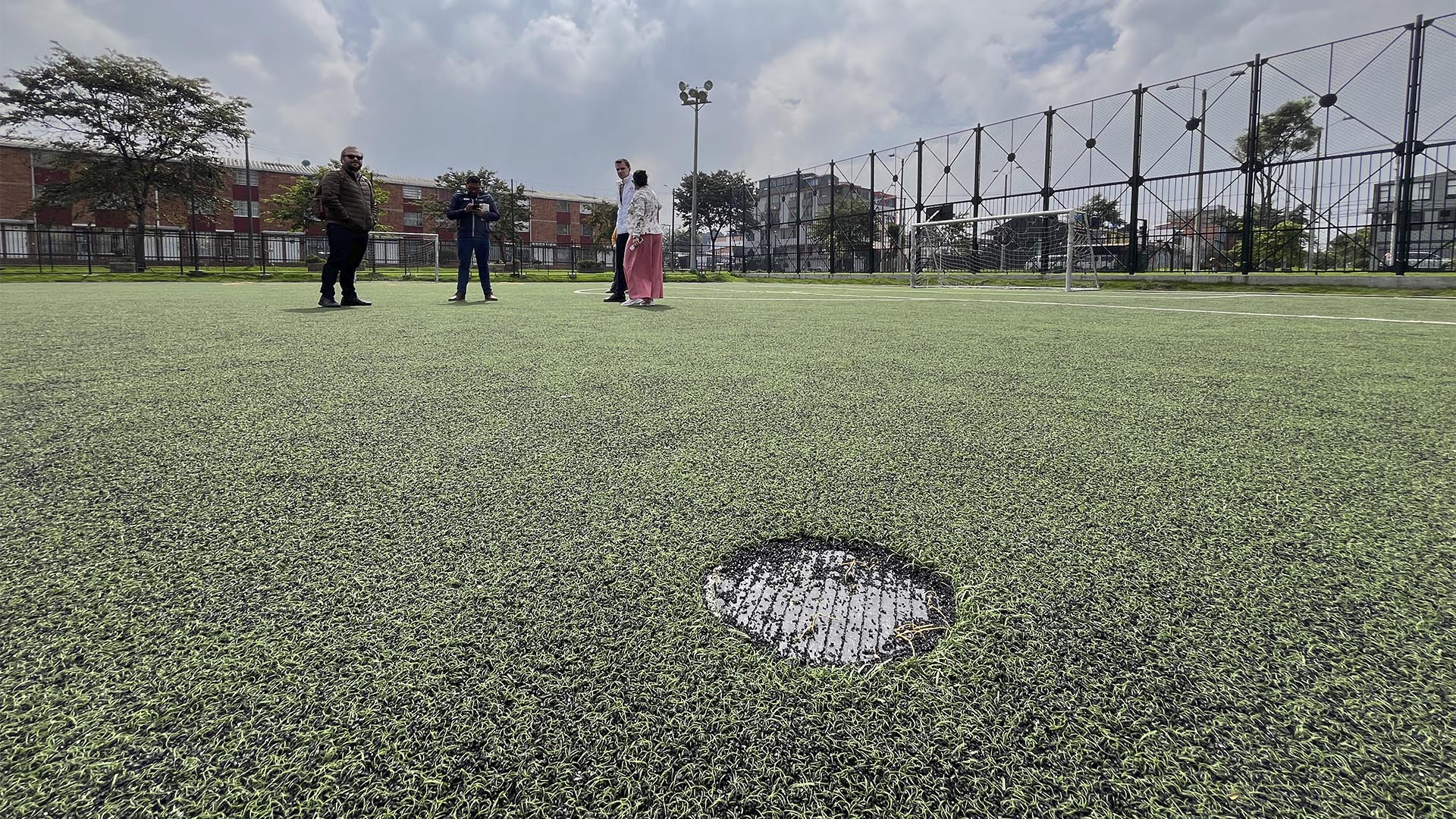 La Contraloría de Bogotá, a través de su Dirección de Cultura, Recreación y Deporte, y en atención a varias denuncias de la ciudadanía, inició una Actuación Especial de Fiscalización con el fin de establecer el estado de 181 canchas sintéticas cuyo uso y mantenimiento está a cargo del Instituto Distrital de Recreación y Deporte (IDRD).
