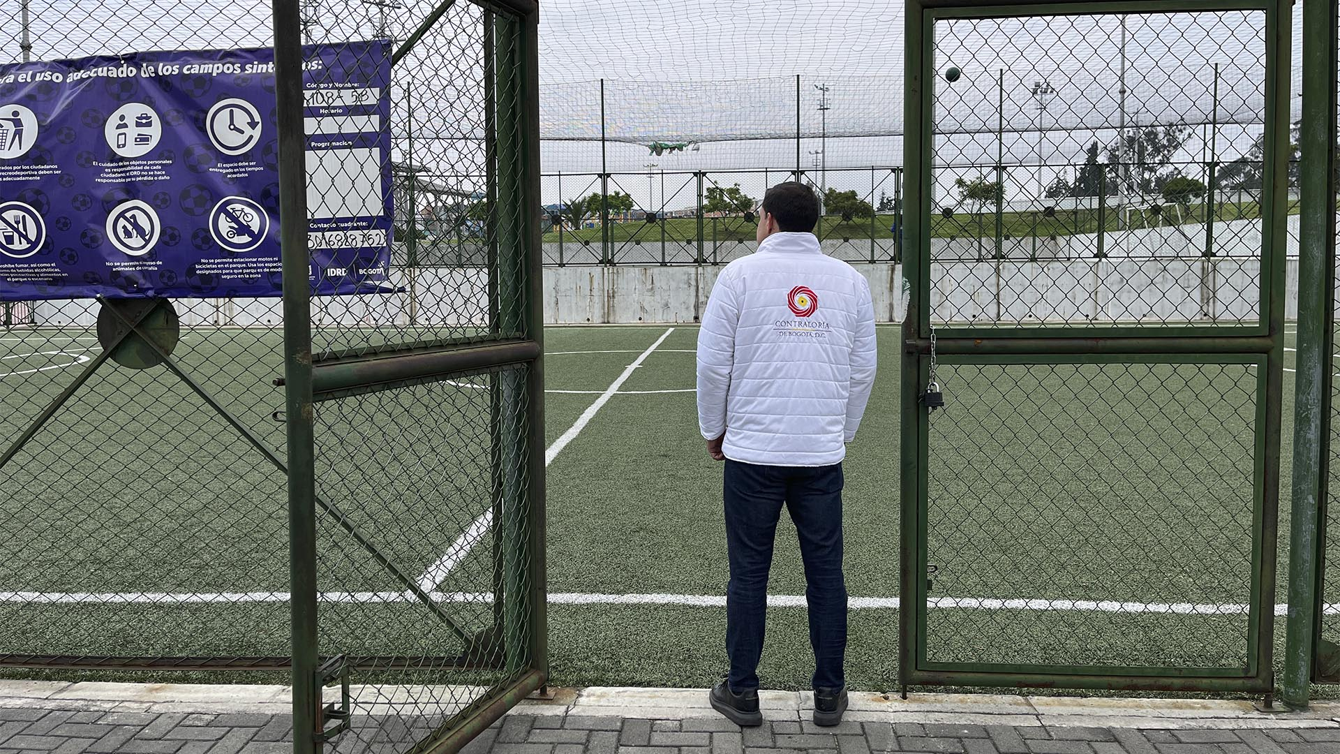 La Contraloría de Bogotá, a través de su Dirección de Cultura, Recreación y Deporte, y en atención a varias denuncias de la ciudadanía, inició una Actuación Especial de Fiscalización con el fin de establecer el estado de 181 canchas sintéticas cuyo uso y mantenimiento está a cargo del Instituto Distrital de Recreación y Deporte (IDRD).