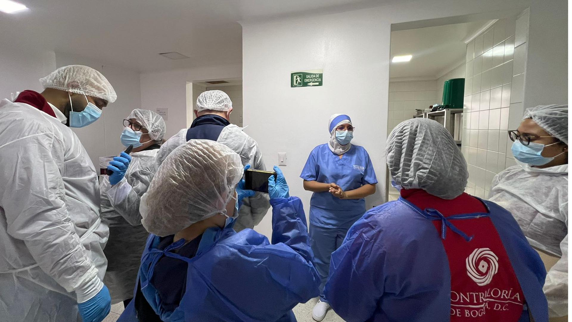 Una jornada especial de control a los hospitales de Bogotá, realizó la Contraloría con cerca de 100 funcionarios -liderados por el contralor Julián Mauricio Ruiz- que visitaron simultáneamente diez hospitales. En estos lugares se revisaron: inventarios de medicamentos, estado de equipos biomédicos, agendamiento de citas y dietas para pacientes.