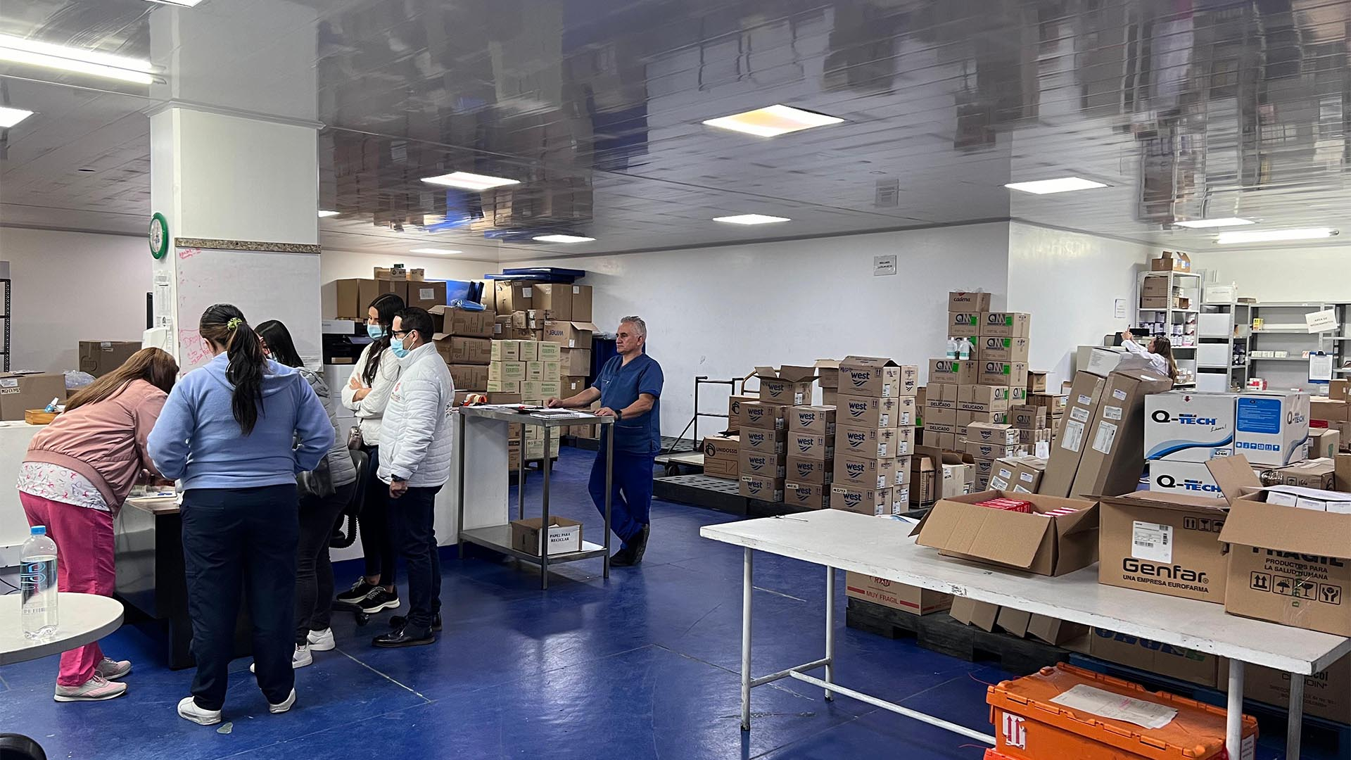 Una jornada especial de control a los hospitales de Bogotá, realizó la Contraloría con cerca de 100 funcionarios -liderados por el contralor Julián Mauricio Ruiz- que visitaron simultáneamente diez hospitales. En estos lugares se revisaron: inventarios de medicamentos, estado de equipos biomédicos, agendamiento de citas y dietas para pacientes.