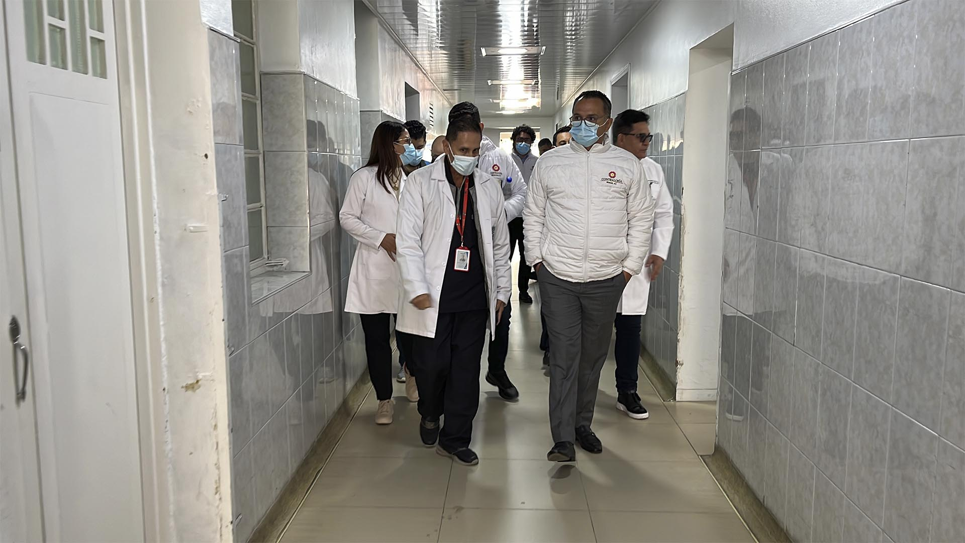 Una jornada especial de control a los hospitales de Bogotá, realizó la Contraloría con cerca de 100 funcionarios -liderados por el contralor Julián Mauricio Ruiz- que visitaron simultáneamente diez hospitales. En estos lugares se revisaron: inventarios de medicamentos, estado de equipos biomédicos, agendamiento de citas y dietas para pacientes.