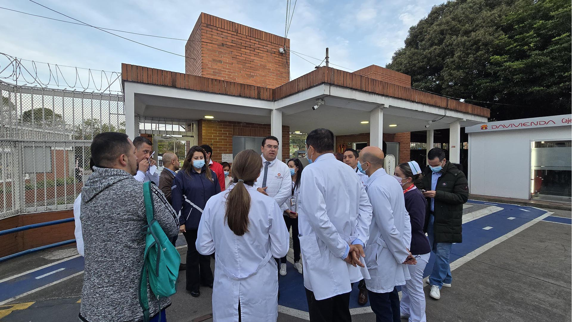 Una jornada especial de control a los hospitales de Bogotá, realizó la Contraloría con cerca de 100 funcionarios -liderados por el contralor Julián Mauricio Ruiz- que visitaron simultáneamente diez hospitales. En estos lugares se revisaron: inventarios de medicamentos, estado de equipos biomédicos, agendamiento de citas y dietas para pacientes.