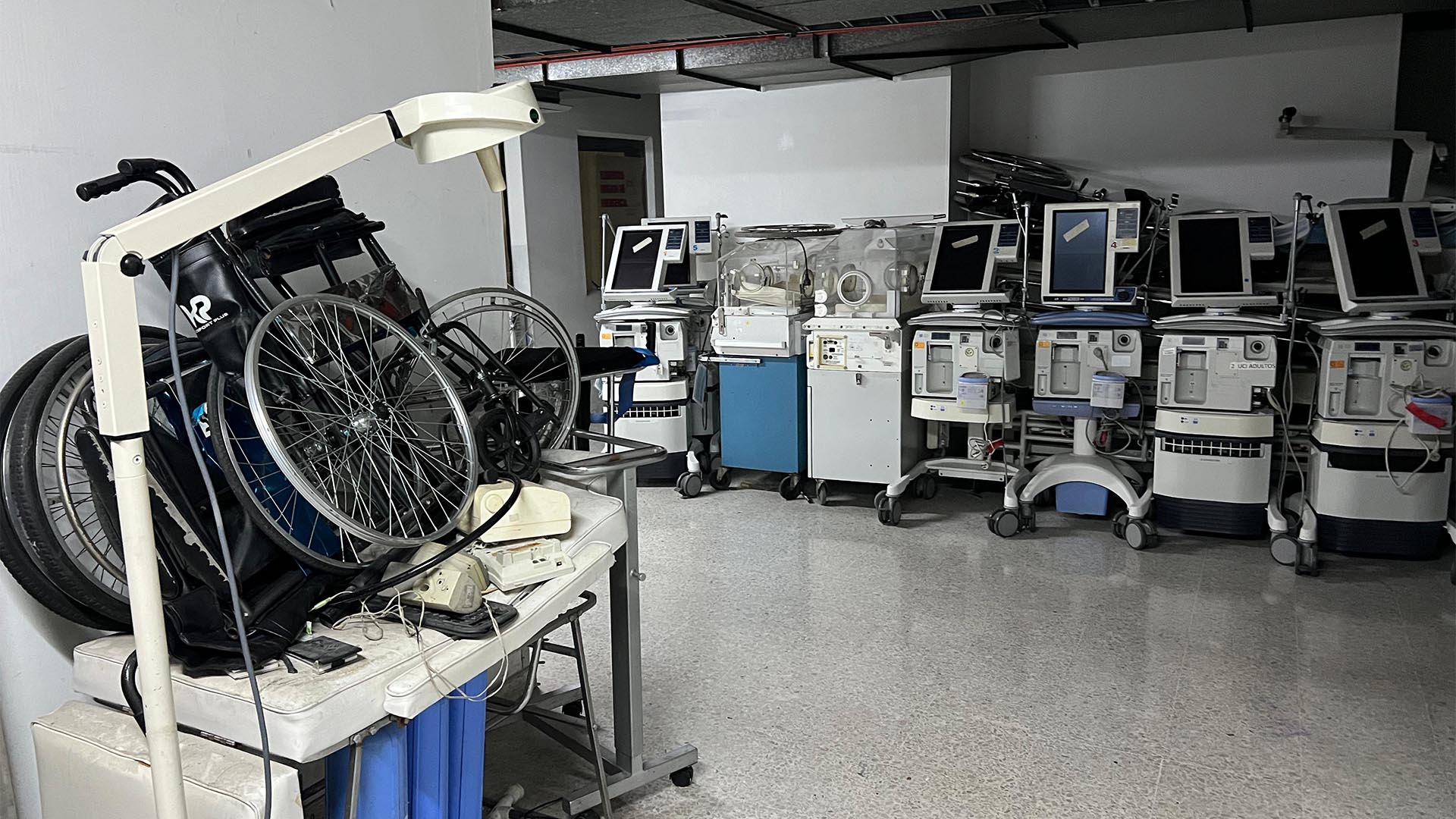 Una jornada especial de control a los hospitales de Bogotá, realizó la Contraloría con cerca de 100 funcionarios -liderados por el contralor Julián Mauricio Ruiz- que visitaron simultáneamente diez hospitales. En estos lugares se revisaron: inventarios de medicamentos, estado de equipos biomédicos, agendamiento de citas y dietas para pacientes.
