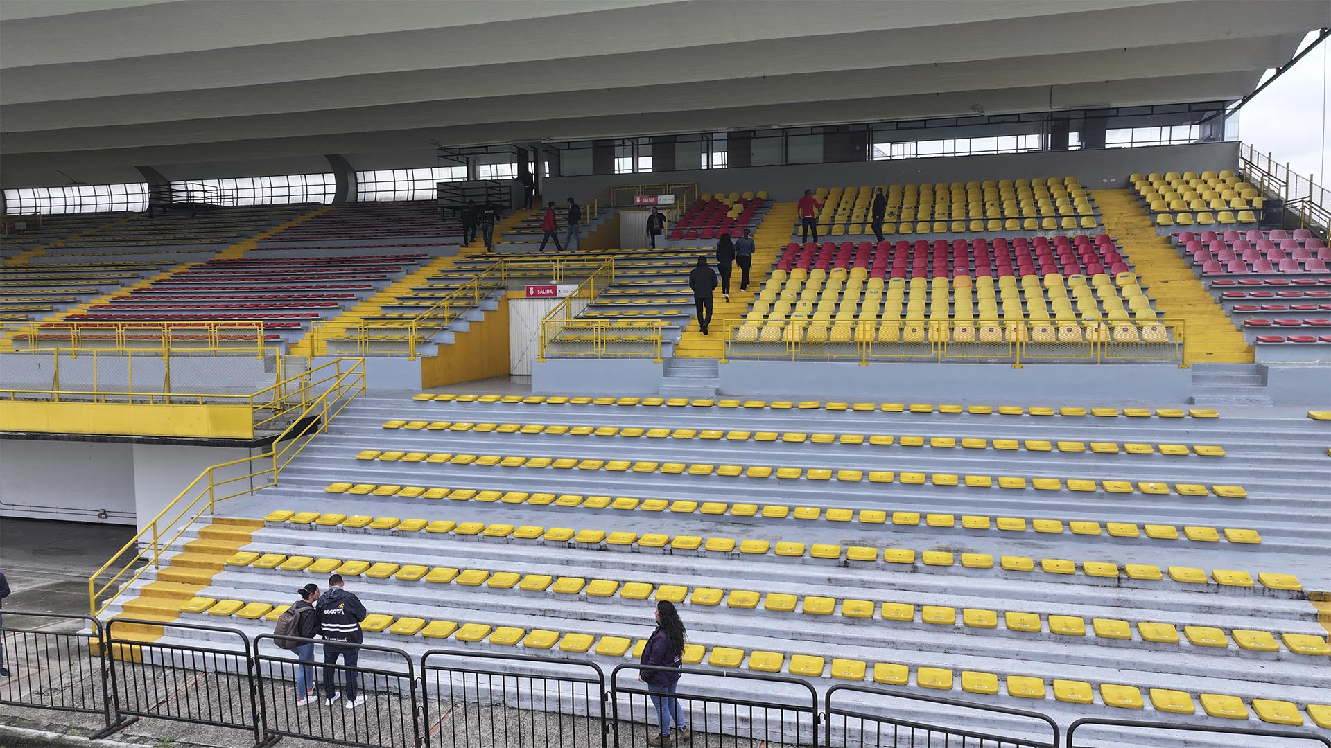 La Dirección Sectorial de Cultura, Recreación y Deporte, adelantó una visita al Estadio de Techo para verificar el estado de las adecuaciones y mantenimientos de escenarios deportivos hechos dentro del contrato 3187 de 2023, y cuya inversión supera los $10 mil millones.