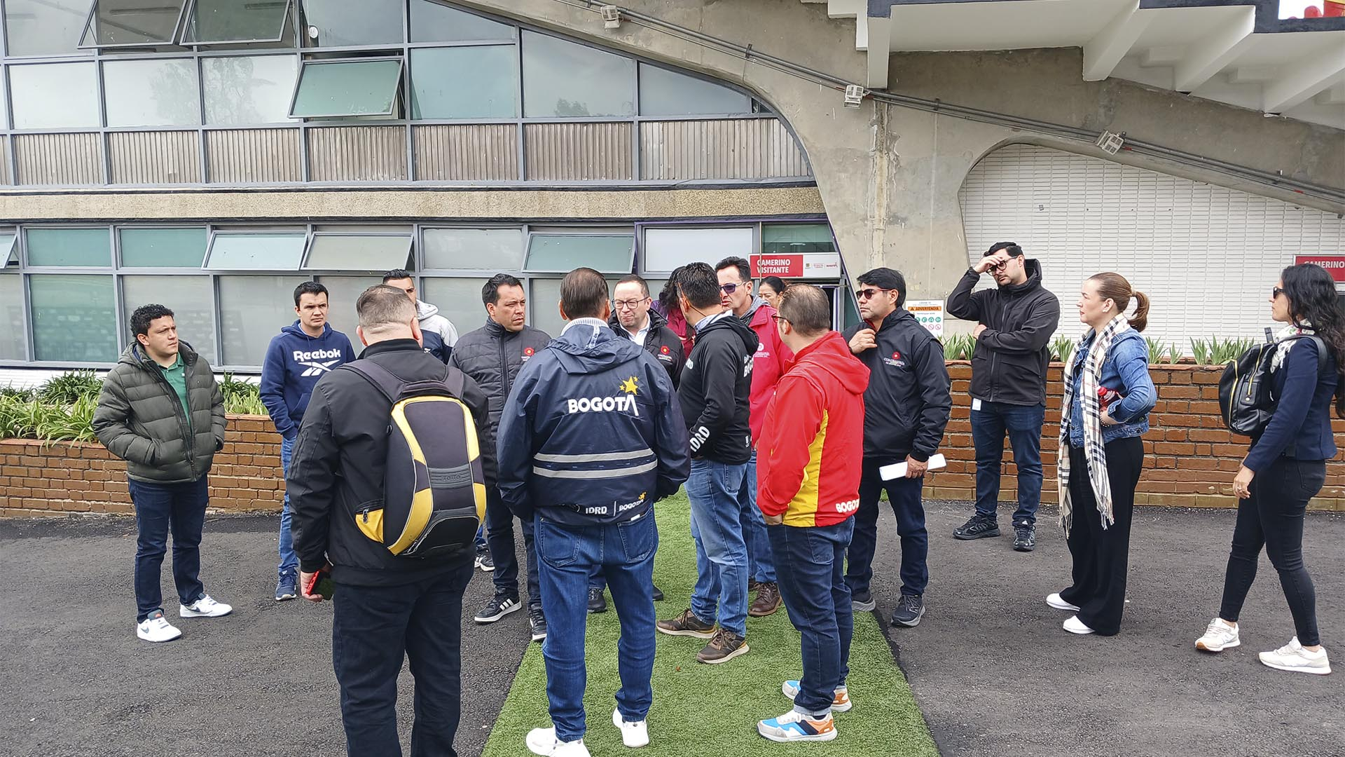 La Dirección Sectorial de Cultura, Recreación y Deporte, adelantó una visita al Estadio de Techo para verificar el estado de las adecuaciones y mantenimientos de escenarios deportivos hechos dentro del contrato 3187 de 2023, y cuya inversión supera los $10 mil millones.