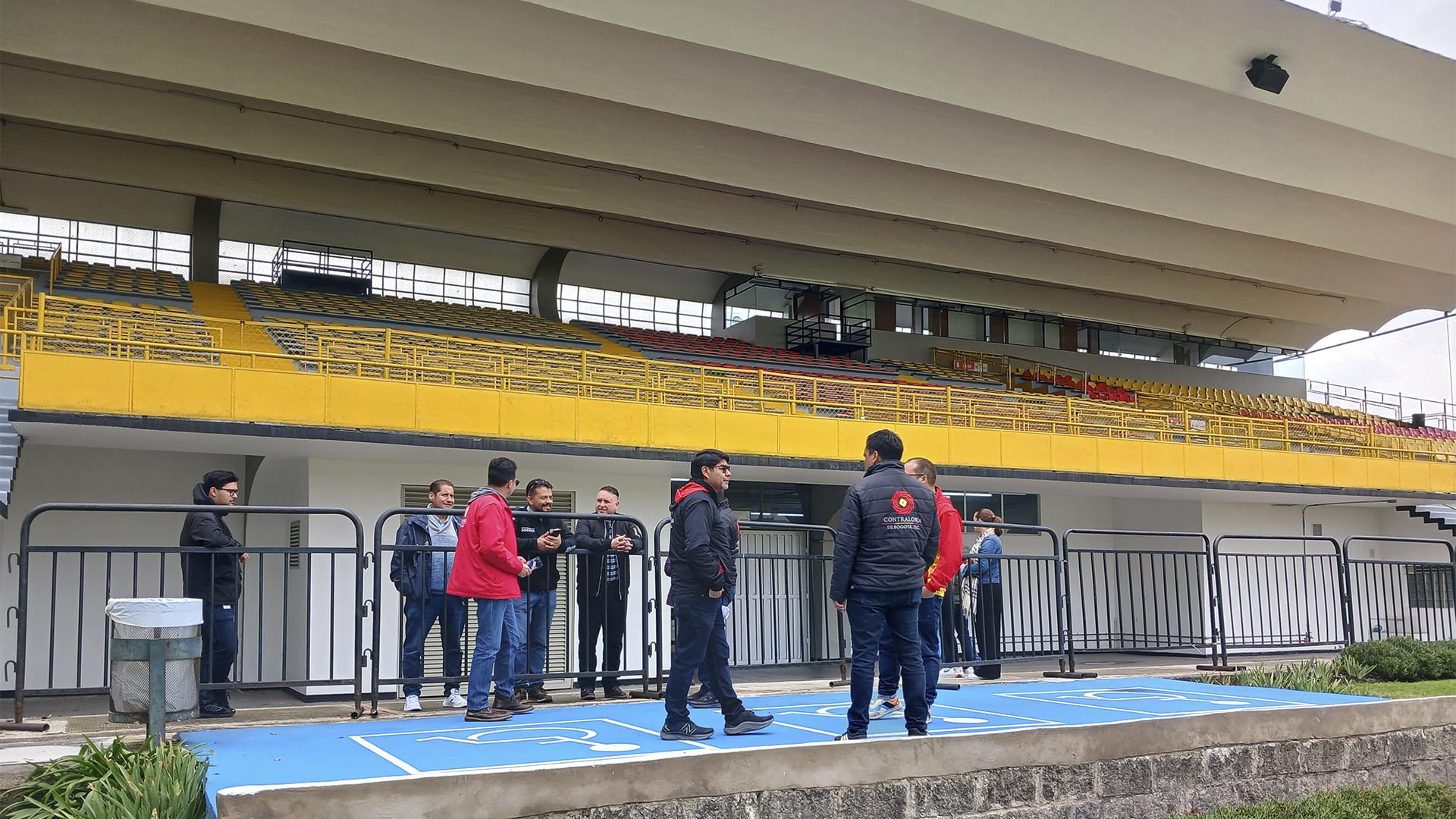 La Dirección Sectorial de Cultura, Recreación y Deporte, adelantó una visita al Estadio de Techo para verificar el estado de las adecuaciones y mantenimientos de escenarios deportivos hechos dentro del contrato 3187 de 2023, y cuya inversión supera los $10 mil millones.