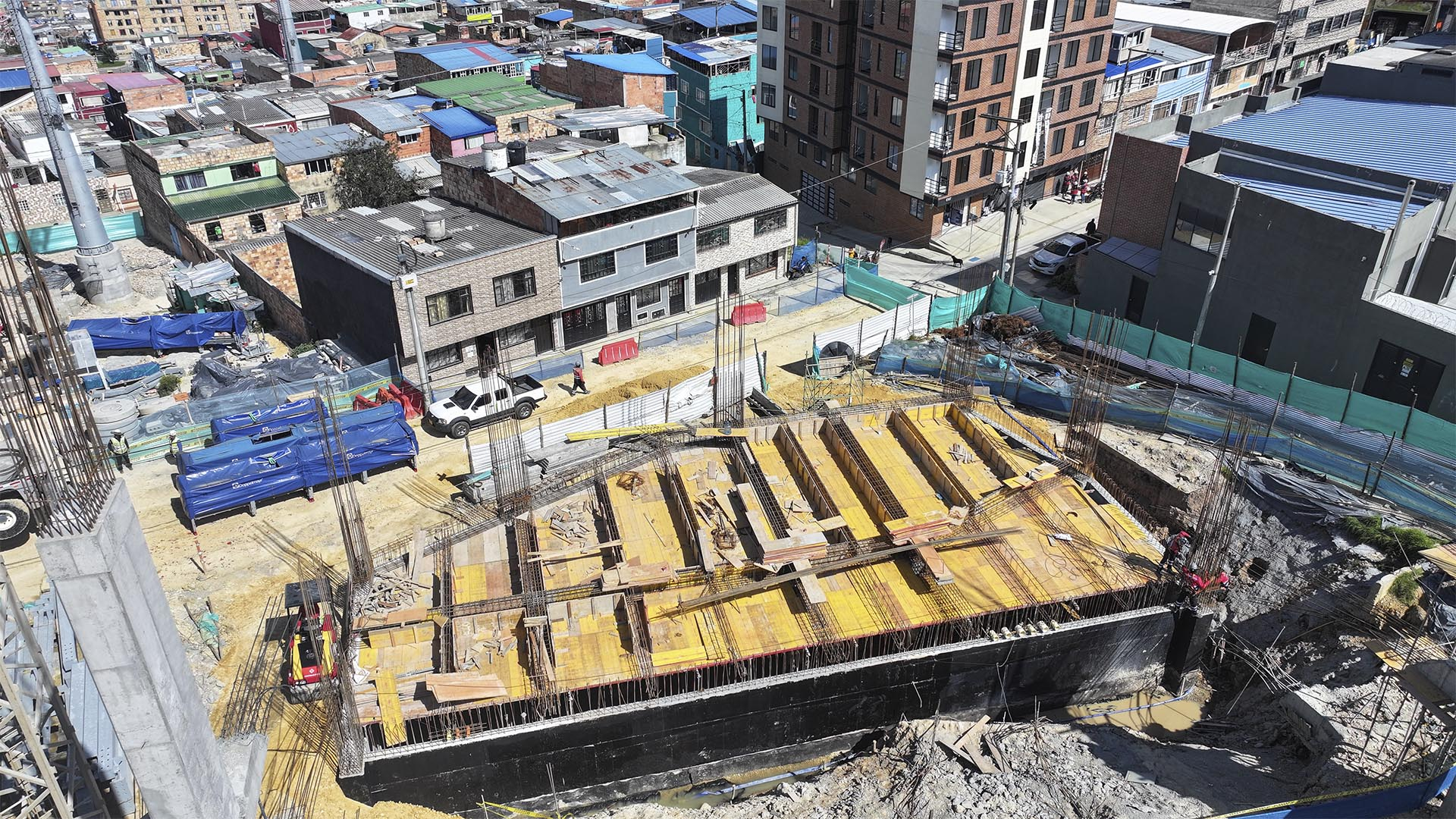 Dentro del programa "Vamos a la Obra", la Dirección Sectorial de Movilidad de la Contraloría de Bogotá, llevó a cabo una visita para verificar en terreno los avances de las obras que se adelantan en la Localidad de San Cristóbal para la construcción y puesta en marcha del TransMiCable.