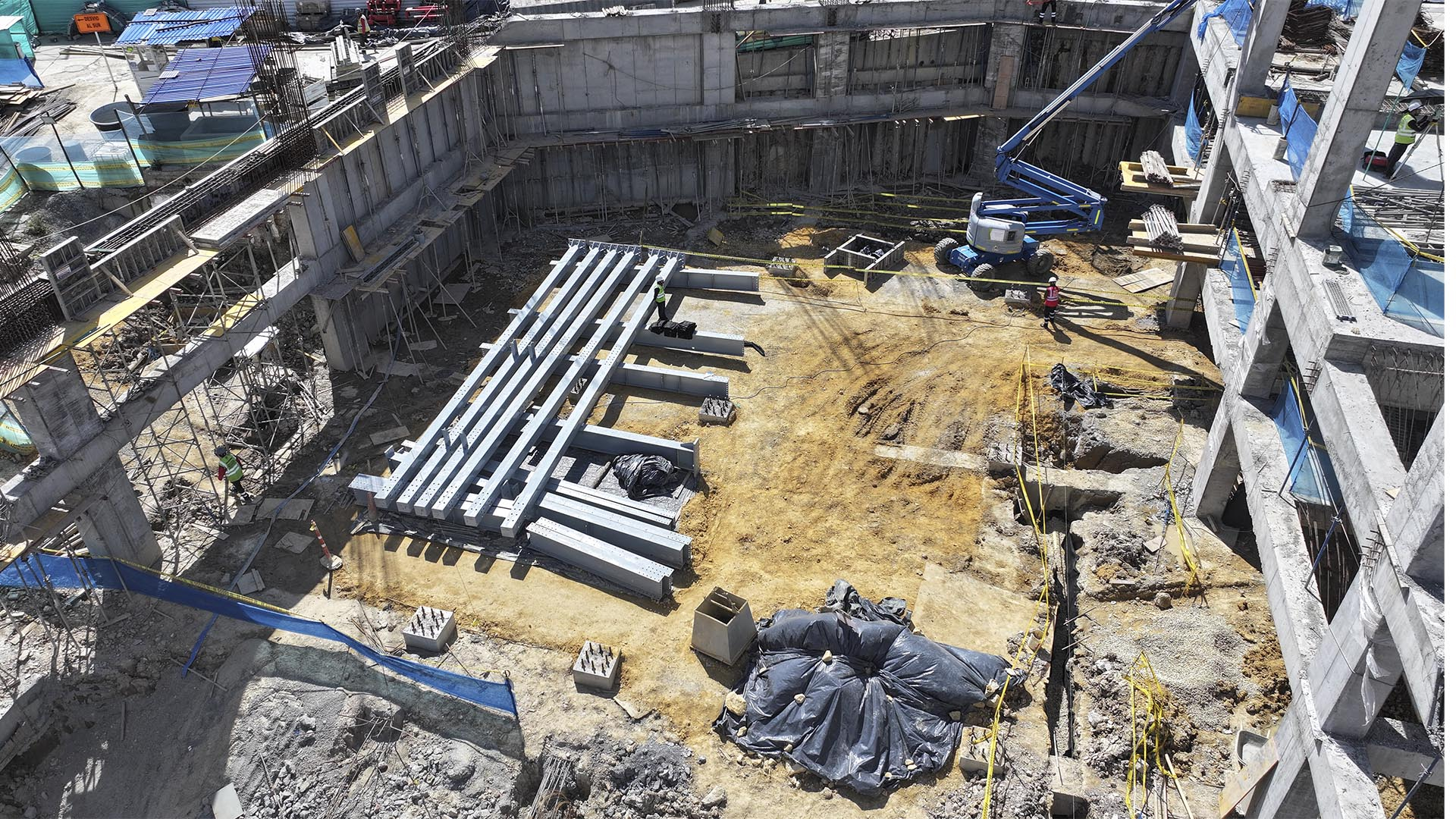Dentro del programa "Vamos a la Obra", la Dirección Sectorial de Movilidad de la Contraloría de Bogotá, llevó a cabo una visita para verificar en terreno los avances de las obras que se adelantan en la Localidad de San Cristóbal para la construcción y puesta en marcha del TransMiCable.