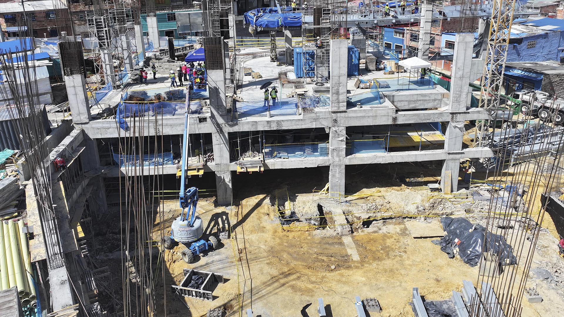 Dentro del programa "Vamos a la Obra", la Dirección Sectorial de Movilidad de la Contraloría de Bogotá, llevó a cabo una visita para verificar en terreno los avances de las obras que se adelantan en la Localidad de San Cristóbal para la construcción y puesta en marcha del TransMiCable.