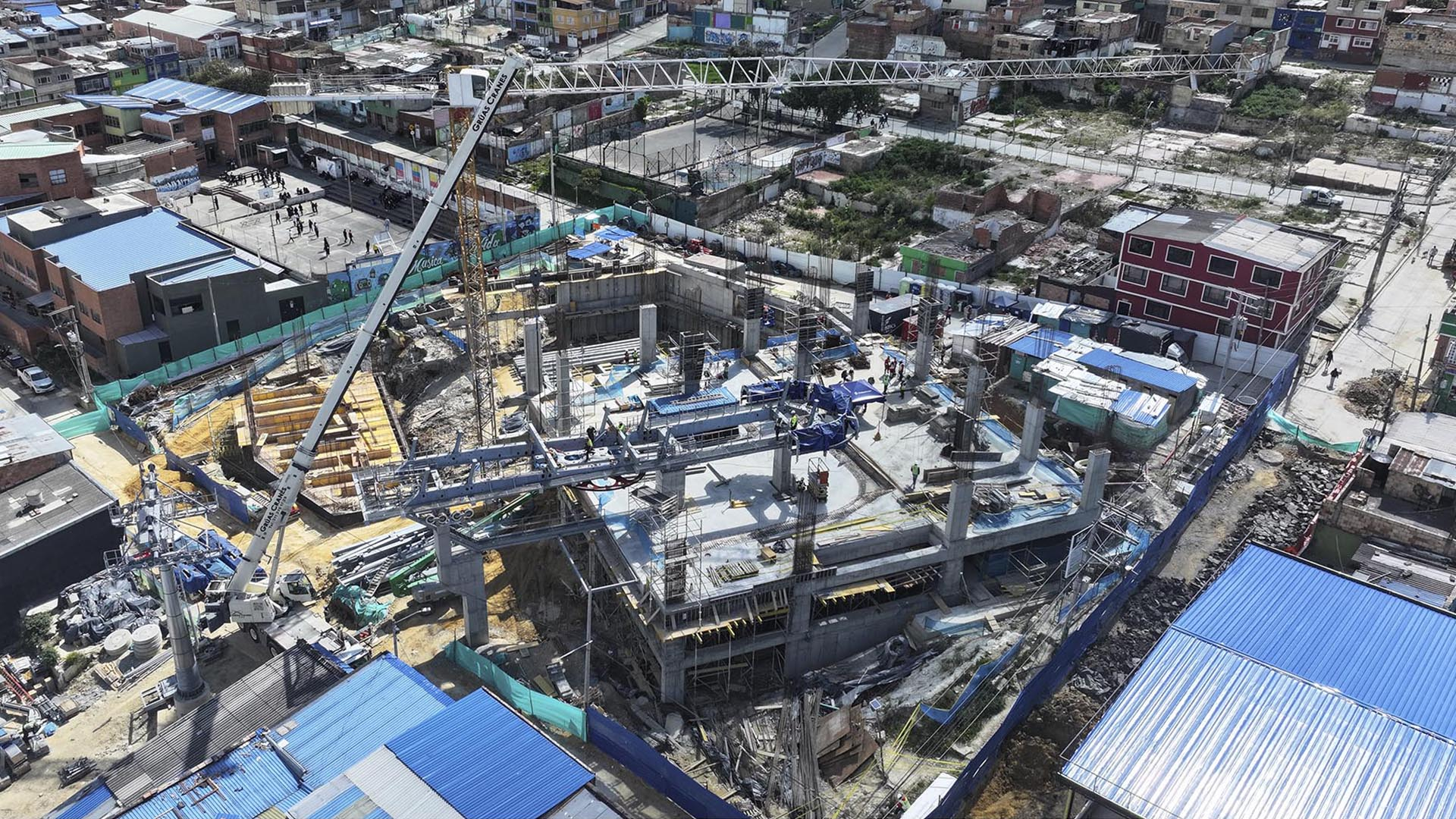 Dentro del programa "Vamos a la Obra", la Dirección Sectorial de Movilidad de la Contraloría de Bogotá, llevó a cabo una visita para verificar en terreno los avances de las obras que se adelantan en la Localidad de San Cristóbal para la construcción y puesta en marcha del TransMiCable.