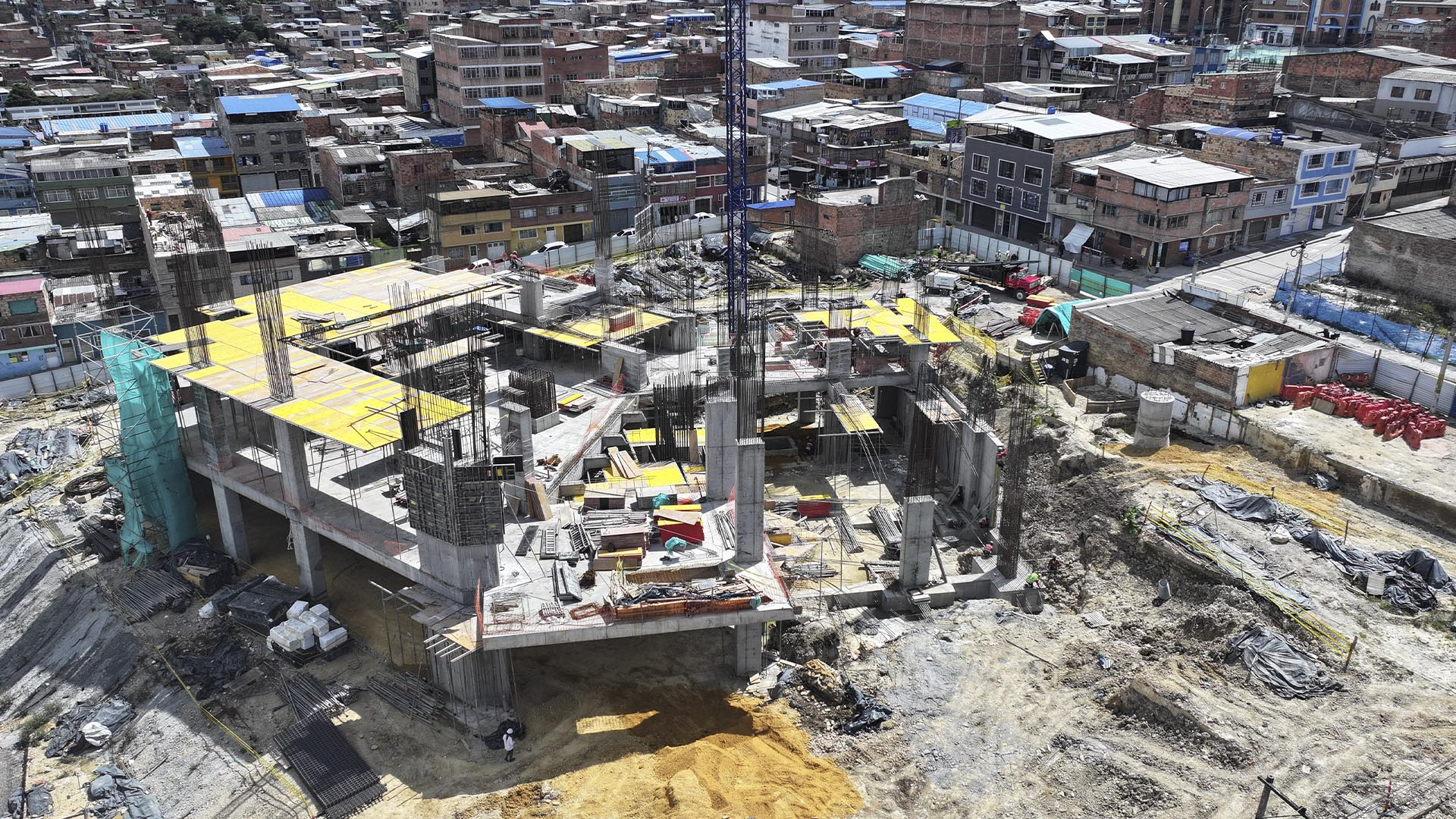 Dentro del programa "Vamos a la Obra", la Dirección Sectorial de Movilidad de la Contraloría de Bogotá, llevó a cabo una visita para verificar en terreno los avances de las obras que se adelantan en la Localidad de San Cristóbal para la construcción y puesta en marcha del TransMiCable.