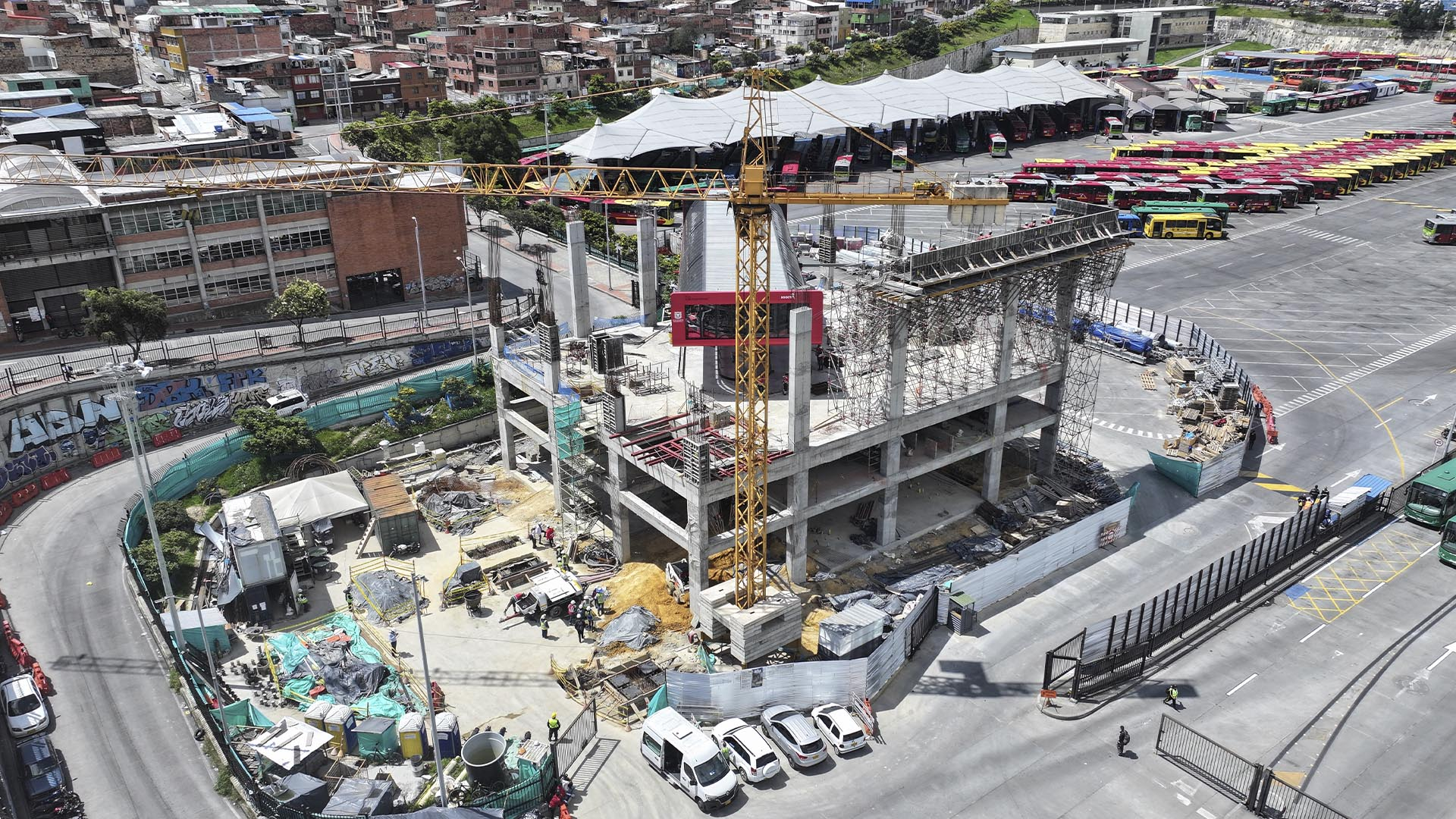 Dentro del programa "Vamos a la Obra", la Dirección Sectorial de Movilidad de la Contraloría de Bogotá, llevó a cabo una visita para verificar en terreno los avances de las obras que se adelantan en la Localidad de San Cristóbal para la construcción y puesta en marcha del TransMiCable.