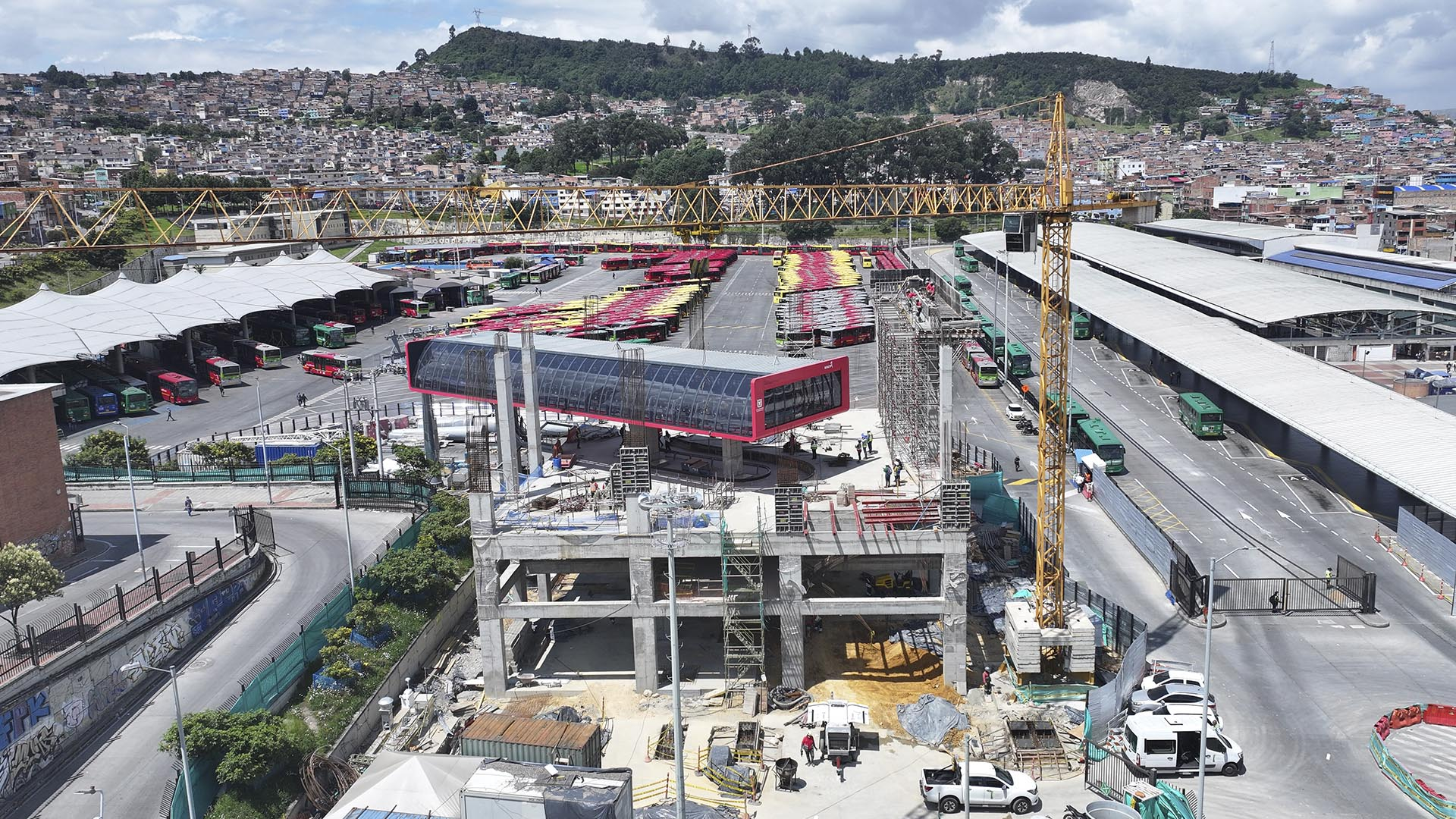 Dentro del programa "Vamos a la Obra", la Dirección Sectorial de Movilidad de la Contraloría de Bogotá, llevó a cabo una visita para verificar en terreno los avances de las obras que se adelantan en la Localidad de San Cristóbal para la construcción y puesta en marcha del TransMiCable.