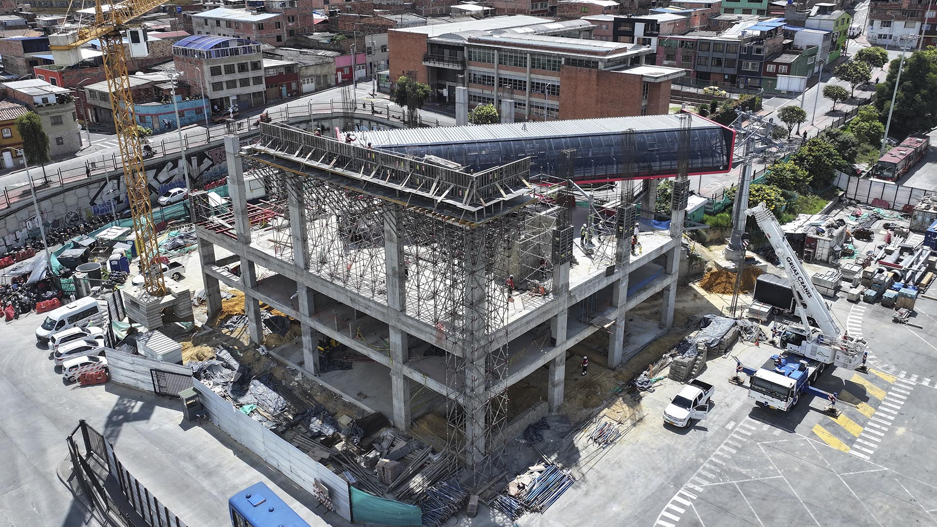 Dentro del programa "Vamos a la Obra", la Dirección Sectorial de Movilidad de la Contraloría de Bogotá, llevó a cabo una visita para verificar en terreno los avances de las obras que se adelantan en la Localidad de San Cristóbal para la construcción y puesta en marcha del TransMiCable.