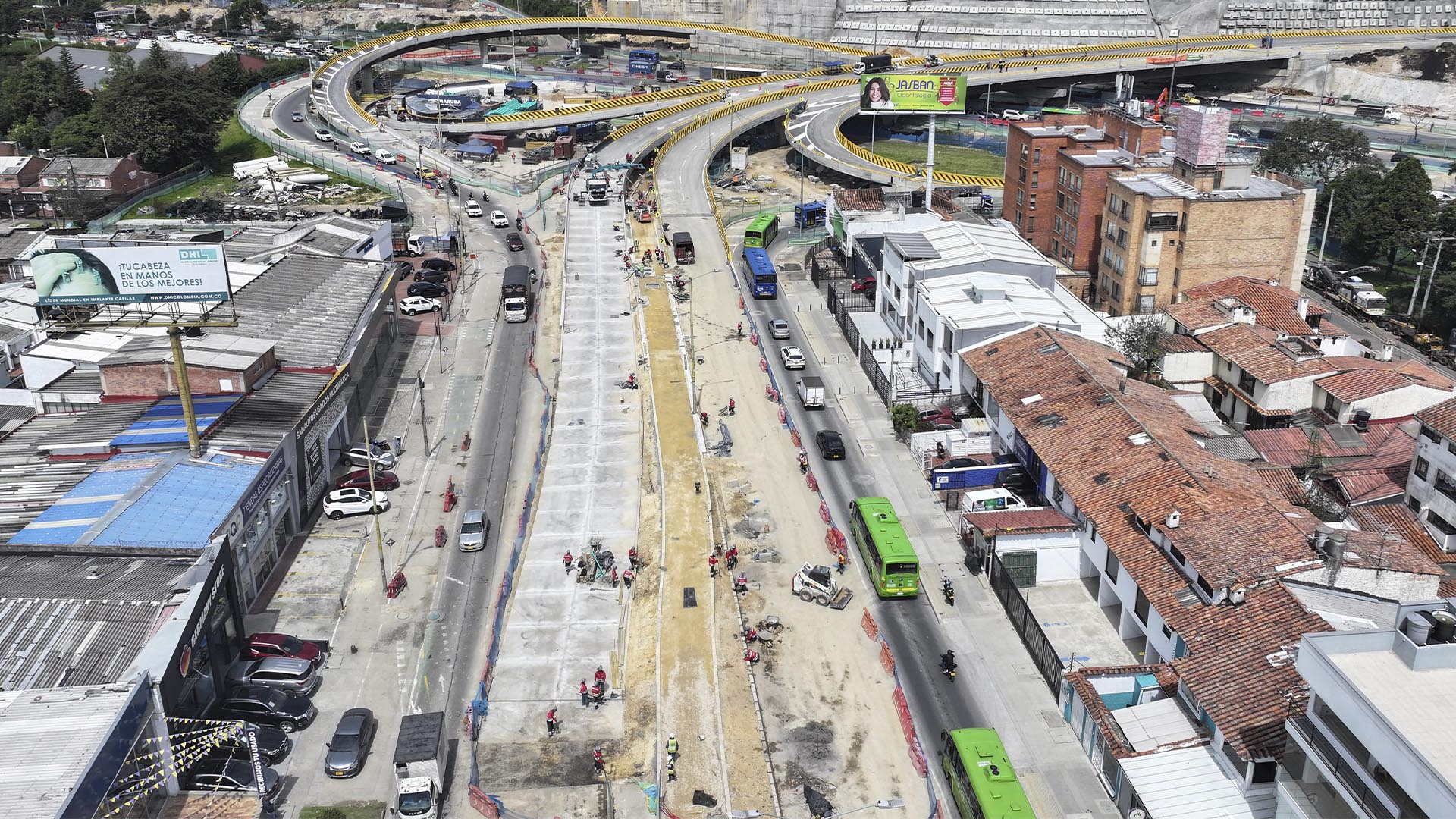 La Dirección Sectorial de Movilidad de la Contraloría visitó las obras que adelanta el IDU para la entrega y puesta en funcionamiento de los puentes vehiculares ubicados en la calle 127 con Av. Boyacá. Este importante proyecto, salió adelante -entre otras razones- por el seguimiento que se le hizo bajo el programa ‘Vamos a la Obra’.