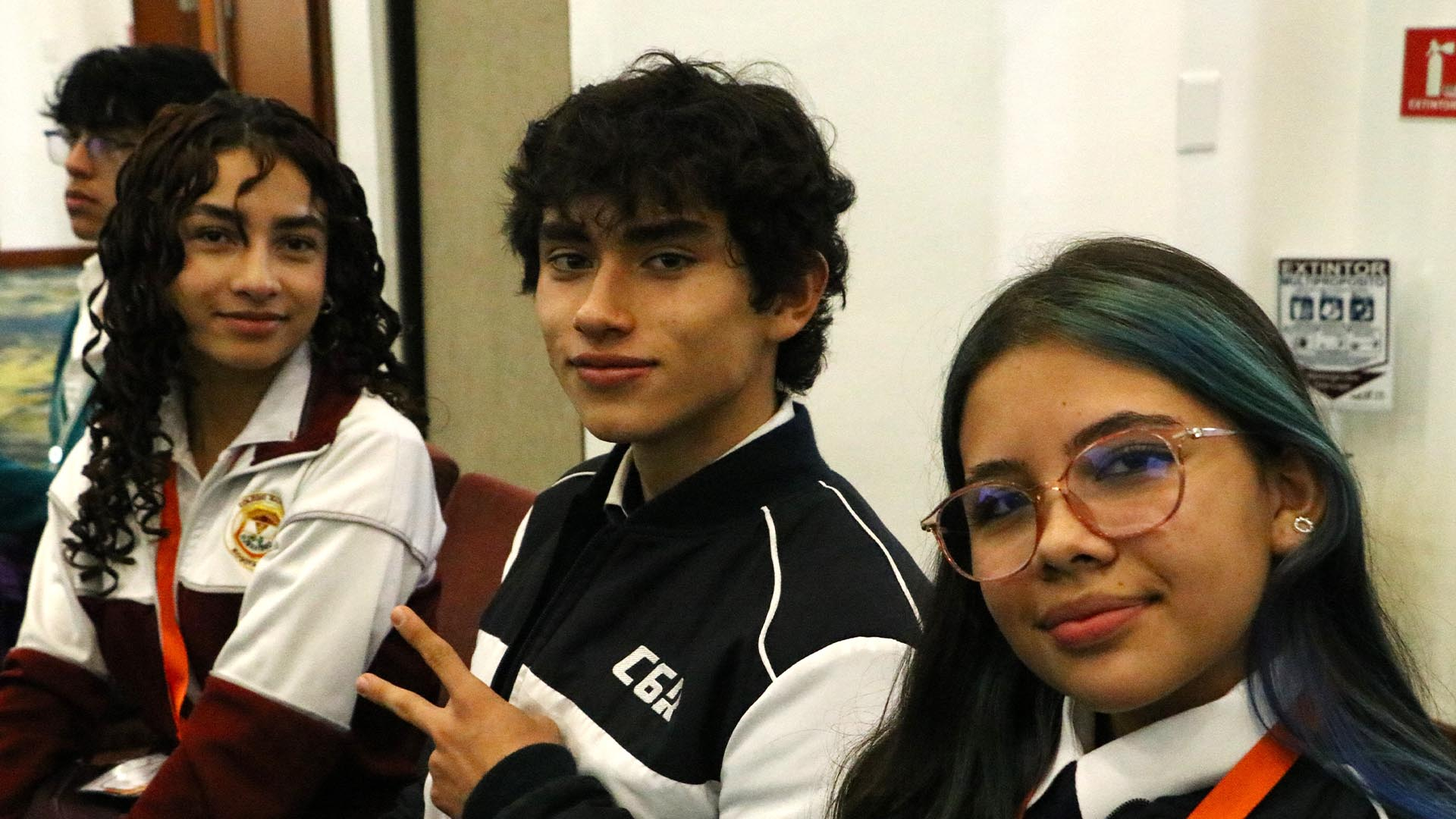 La Contraloría, en articulación con la Secretaría de Educación y el Instituto Distrital de la Participación y Acción Comunal – IDPAC, posesionó a 412 jóvenes como Contralores Estudiantiles para el 2025. Este evento constituye un hito en materia de participación ciudadana y control social, al consolidar el compromiso de las nuevas generaciones con la vigilancia de los recursos públicos y la transparencia en las instituciones educativas del Distrito.
