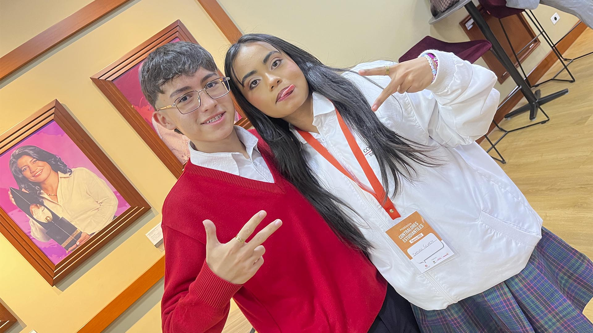 La Contraloría, en articulación con la Secretaría de Educación y el Instituto Distrital de la Participación y Acción Comunal – IDPAC, posesionó a 412 jóvenes como Contralores Estudiantiles para el 2025. Este evento constituye un hito en materia de participación ciudadana y control social, al consolidar el compromiso de las nuevas generaciones con la vigilancia de los recursos públicos y la transparencia en las instituciones educativas del Distrito.