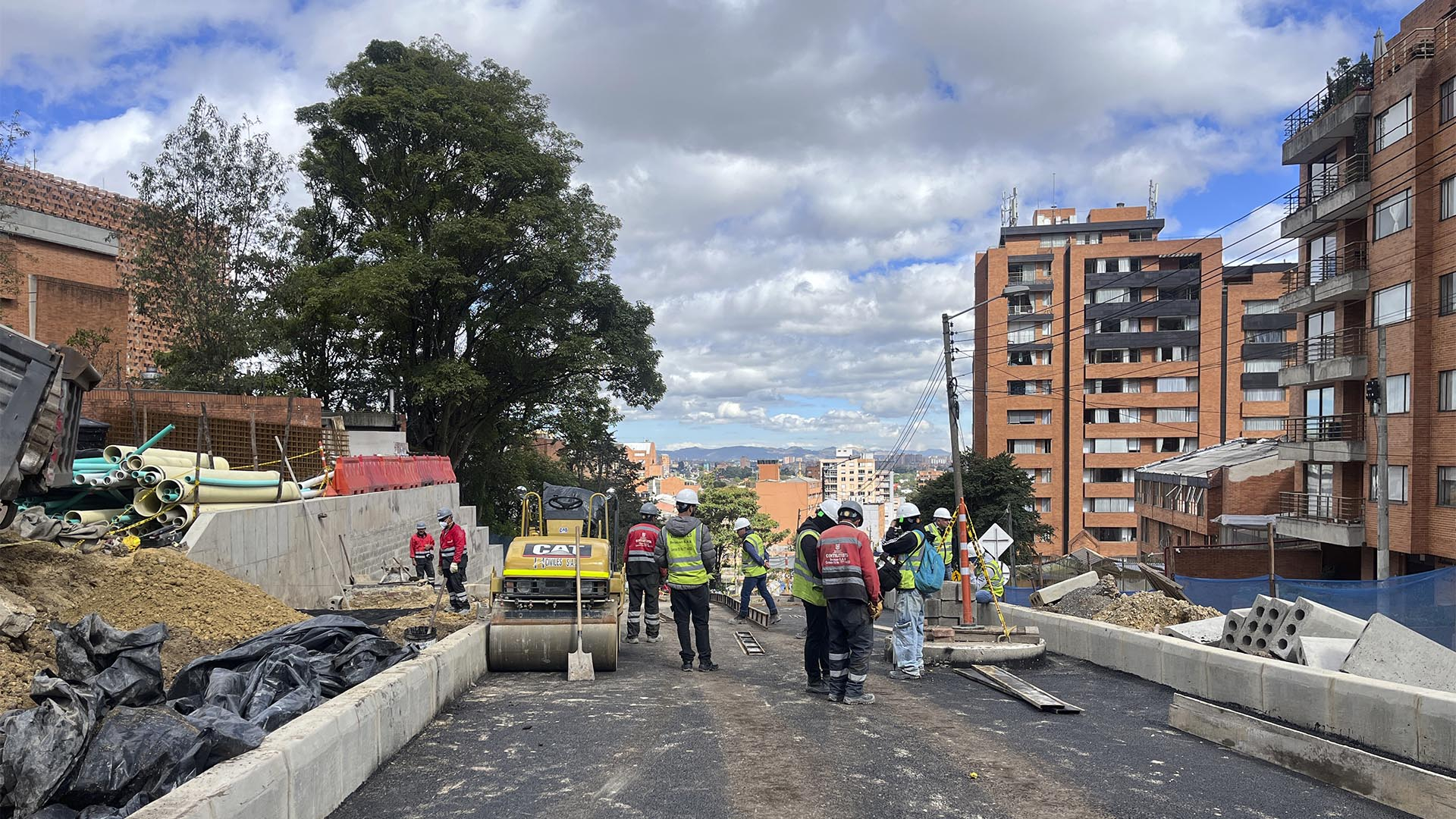 La Dirección Sectorial de Movilidad llevó a cabo un recorrido por las obras de la avenida Francisco Miranda (calle 45 entre carreras 5a y 7a), donde se evidenció un atraso del 21 %. Ante esto, la Contraloría hará un seguimiento constante a este proyecto que busca beneficiar a los habitantes de la Localidad de Chapinero.