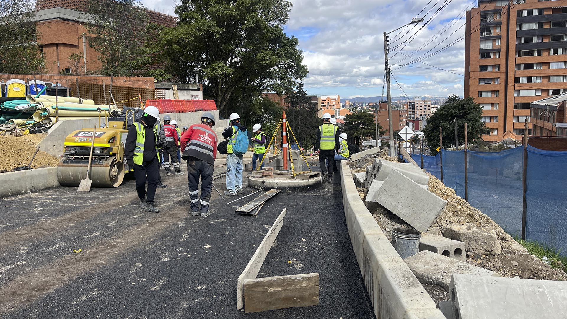 La Dirección Sectorial de Movilidad llevó a cabo un recorrido por las obras de la avenida Francisco Miranda (calle 45 entre carreras 5a y 7a), donde se evidenció un atraso del 21 %. Ante esto, la Contraloría hará un seguimiento constante a este proyecto que busca beneficiar a los habitantes de la Localidad de Chapinero.