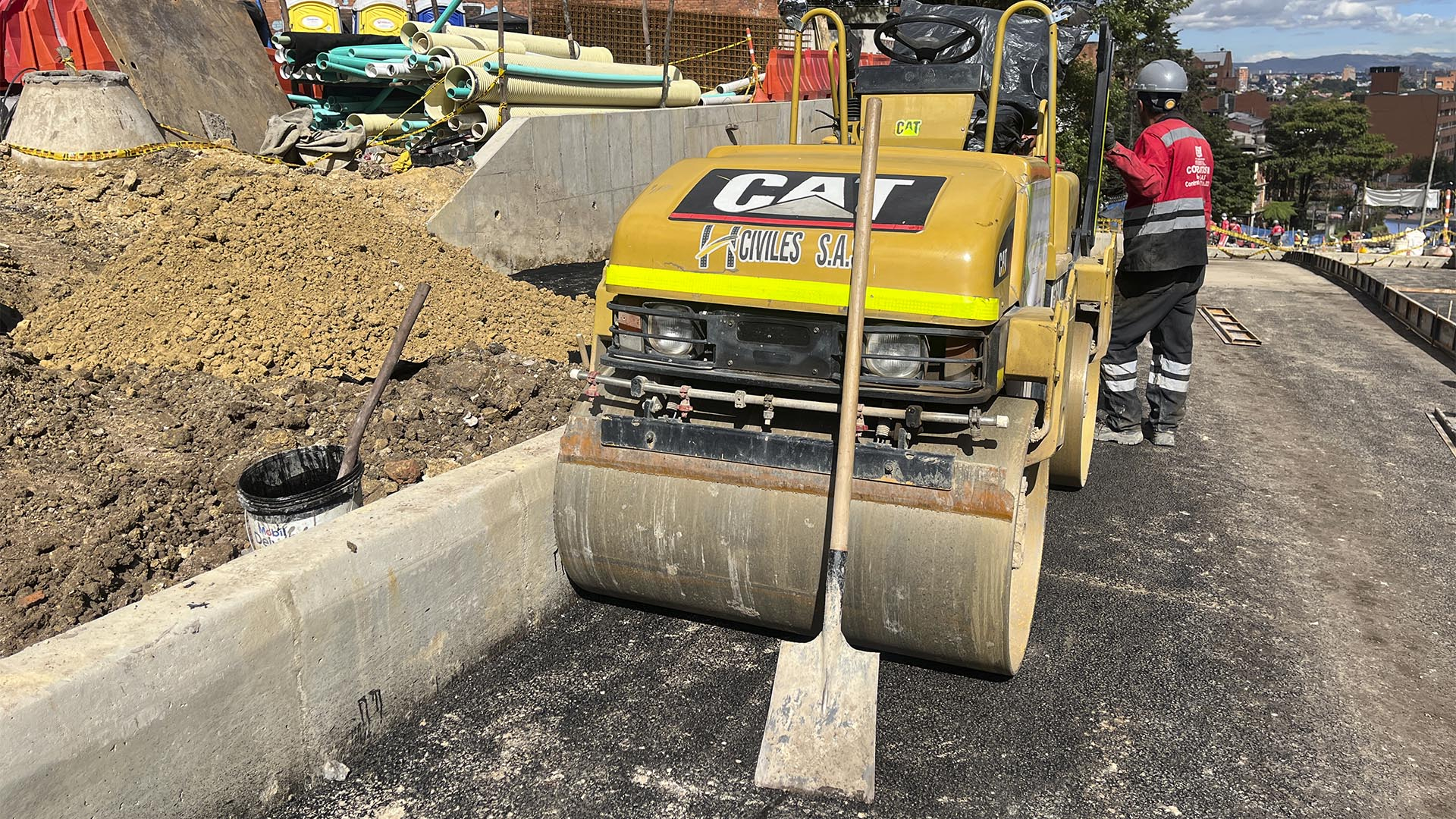 La Dirección Sectorial de Movilidad llevó a cabo un recorrido por las obras de la avenida Francisco Miranda (calle 45 entre carreras 5a y 7a), donde se evidenció un atraso del 21 %. Ante esto, la Contraloría hará un seguimiento constante a este proyecto que busca beneficiar a los habitantes de la Localidad de Chapinero.