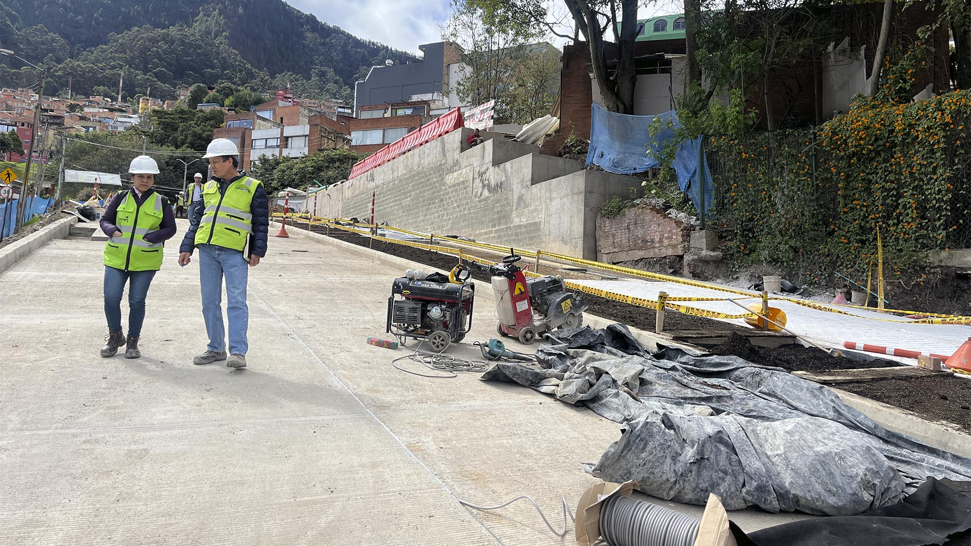 La Dirección Sectorial de Movilidad llevó a cabo un recorrido por las obras de la avenida Francisco Miranda (calle 45 entre carreras 5a y 7a), donde se evidenció un atraso del 21 %. Ante esto, la Contraloría hará un seguimiento constante a este proyecto que busca beneficiar a los habitantes de la Localidad de Chapinero.
