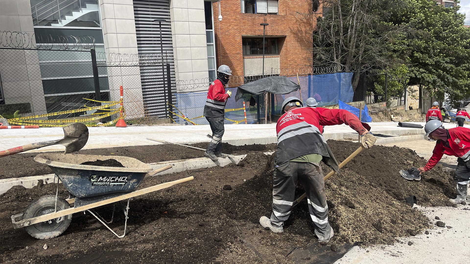 La Dirección Sectorial de Movilidad llevó a cabo un recorrido por las obras de la avenida Francisco Miranda (calle 45 entre carreras 5a y 7a), donde se evidenció un atraso del 21 %. Ante esto, la Contraloría hará un seguimiento constante a este proyecto que busca beneficiar a los habitantes de la Localidad de Chapinero.