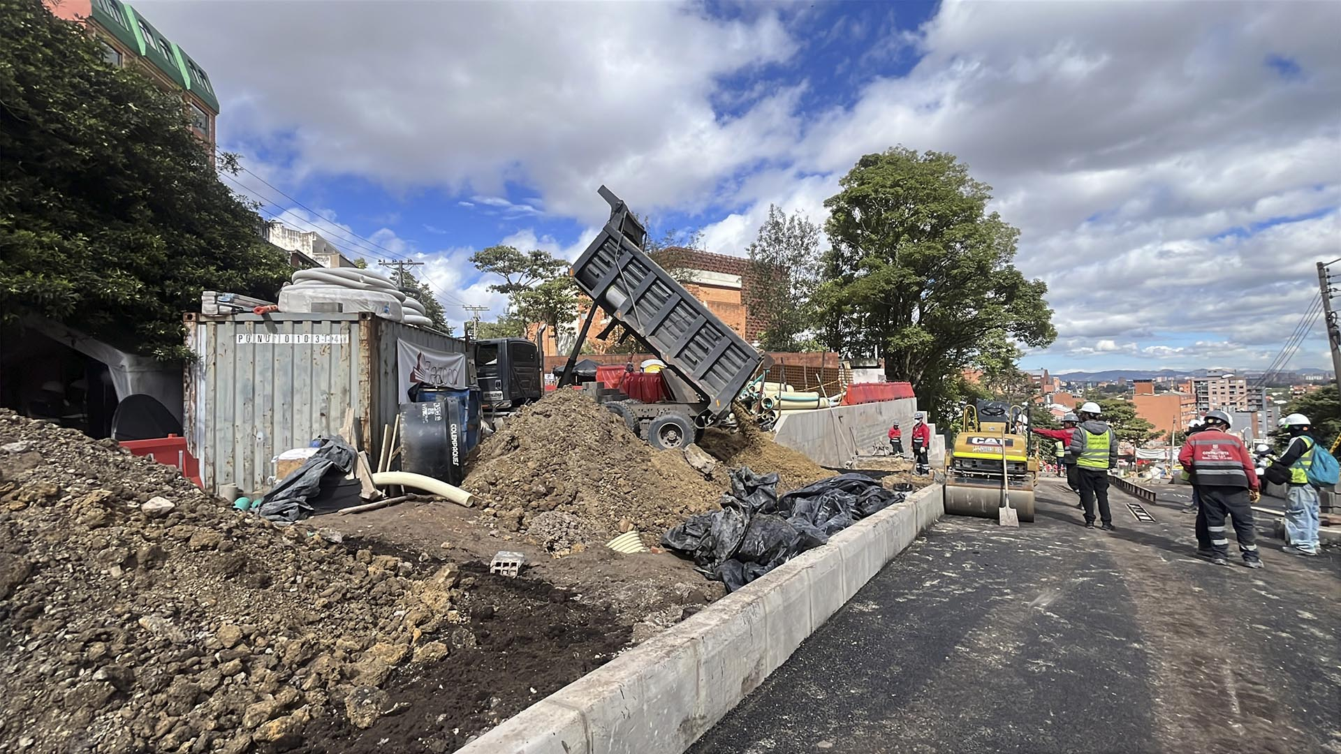 La Dirección Sectorial de Movilidad llevó a cabo un recorrido por las obras de la avenida Francisco Miranda (calle 45 entre carreras 5a y 7a), donde se evidenció un atraso del 21 %. Ante esto, la Contraloría hará un seguimiento constante a este proyecto que busca beneficiar a los habitantes de la Localidad de Chapinero.