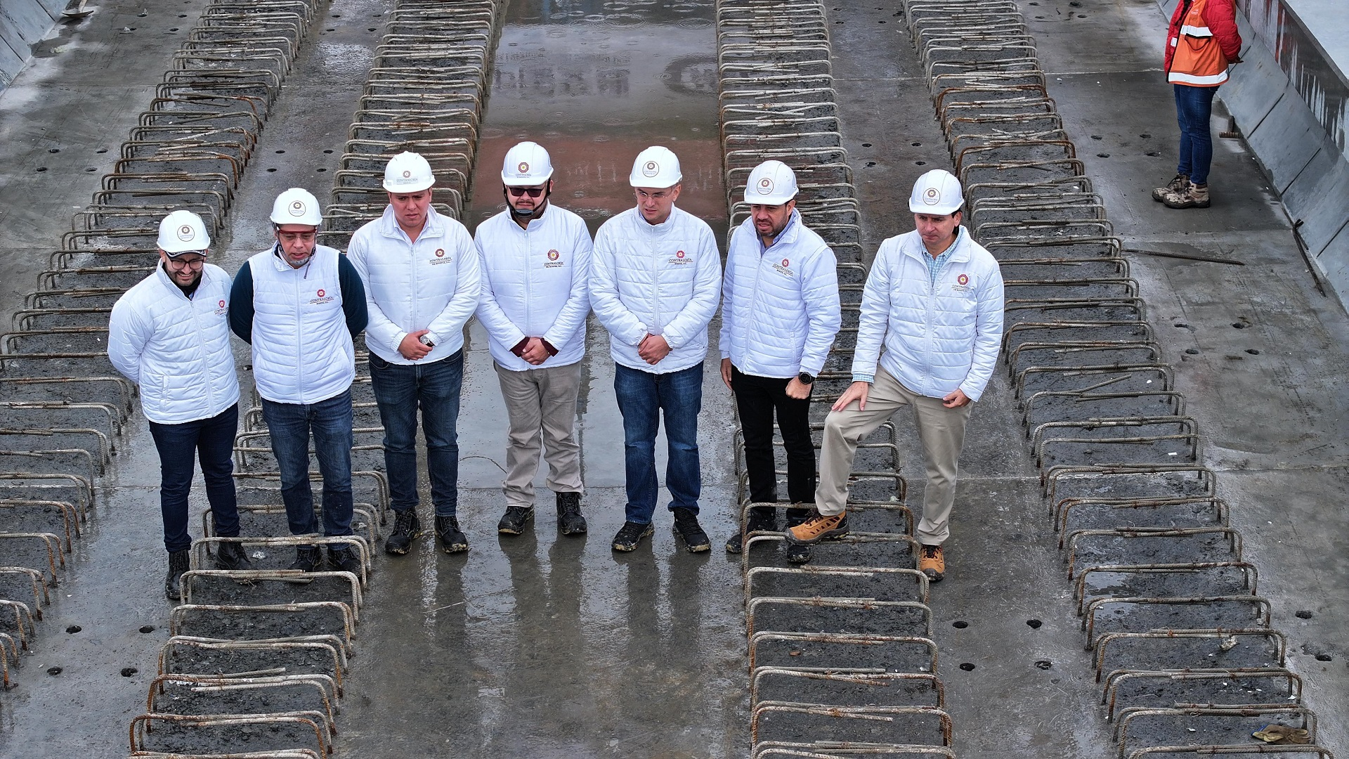 El Contralor de Bogotá, Julián Mauricio Ruiz, junto con el equipo de la Dirección del Sector Movilidad, recorrió las obras de la Primera Línea del Metro para constatar en sitio su estado y avances. La visita incluyó sitios estratégicos como la planta de prefabricados de pilotos PHC, garaje y pasarela de trenes, el viaducto, la Primera Estación y las obras de la Avenida Caracas.