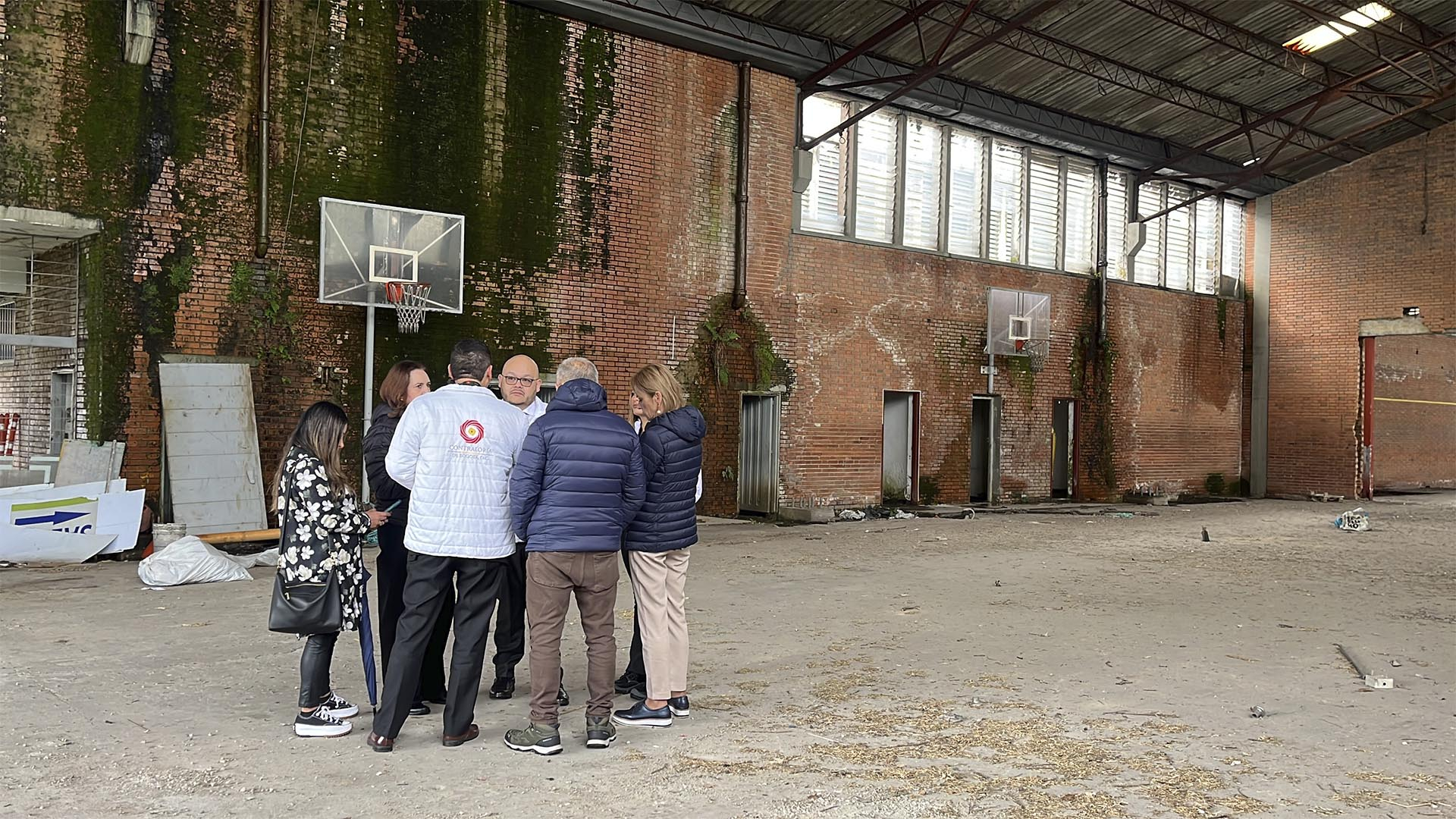 El Contralor Auxiliar de Bogotá, Javier Reyes, junto con la ministra del Deporte, Patricia Duque; visitaron el proyecto de la Unidad Deportiva El Salitre UDS para constatar en sitio el estado de esta obra que se encuentra suspendida. Las partes acordaron realizar una mesa de trabajo Nación - Distrito - Contraloría para sacar adelante este proyecto.