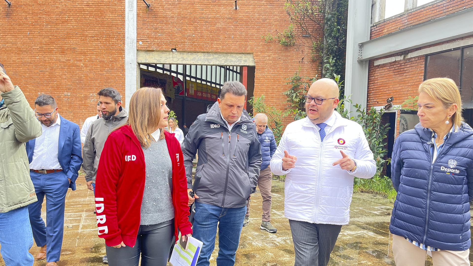 El Contralor Auxiliar de Bogotá, Javier Reyes, junto con la ministra del Deporte, Patricia Duque; visitaron el proyecto de la Unidad Deportiva El Salitre UDS para constatar en sitio el estado de esta obra que se encuentra suspendida. Las partes acordaron realizar una mesa de trabajo Nación - Distrito - Contraloría para sacar adelante este proyecto.