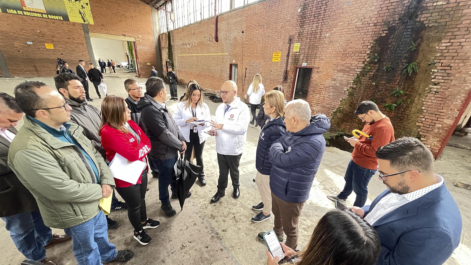 El Contralor Auxiliar de Bogotá, Javier Reyes, junto con la ministra del Deporte, Patricia Duque; visitaron el proyecto de la Unidad Deportiva El Salitre UDS para constatar en sitio el estado de esta obra que se encuentra suspendida. Las partes acordaron realizar una mesa de trabajo Nación - Distrito - Contraloría para sacar adelante este proyecto.
