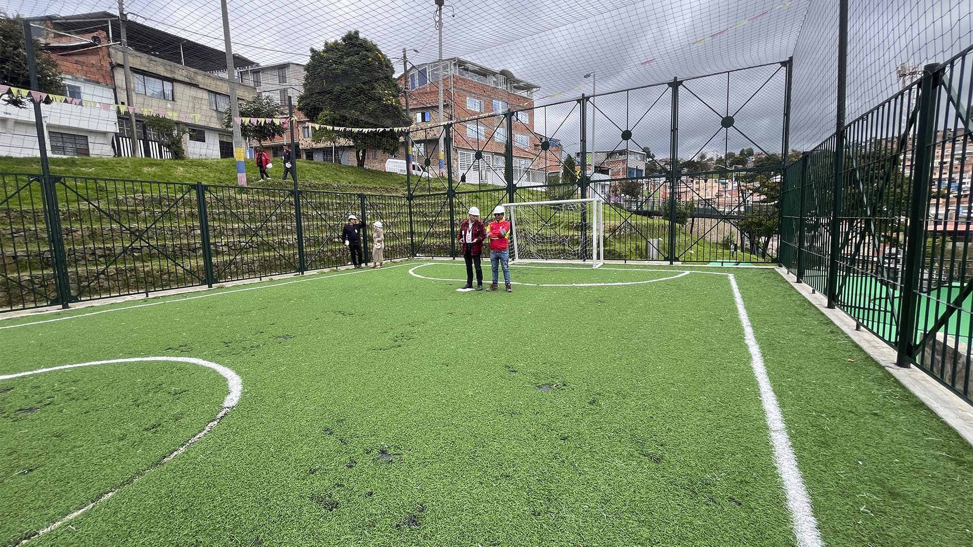 La Dirección de Participación Ciudadana de la Contraloría llevó a cabo una visita especial a la Localidad de San Cristóbal, a obras de mitigación en el barrio La Colmena y al parque La Joyita -entre otras-. Estas visitas seguirán adelantándose por toda la ciudad.
