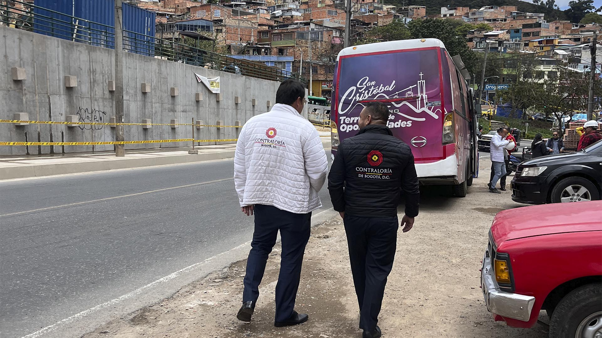La Dirección de Participación Ciudadana de la Contraloría llevó a cabo una visita especial a la Localidad de San Cristóbal, a obras de mitigación en el barrio La Colmena y al parque La Joyita -entre otras-. Estas visitas seguirán adelantándose por toda la ciudad.