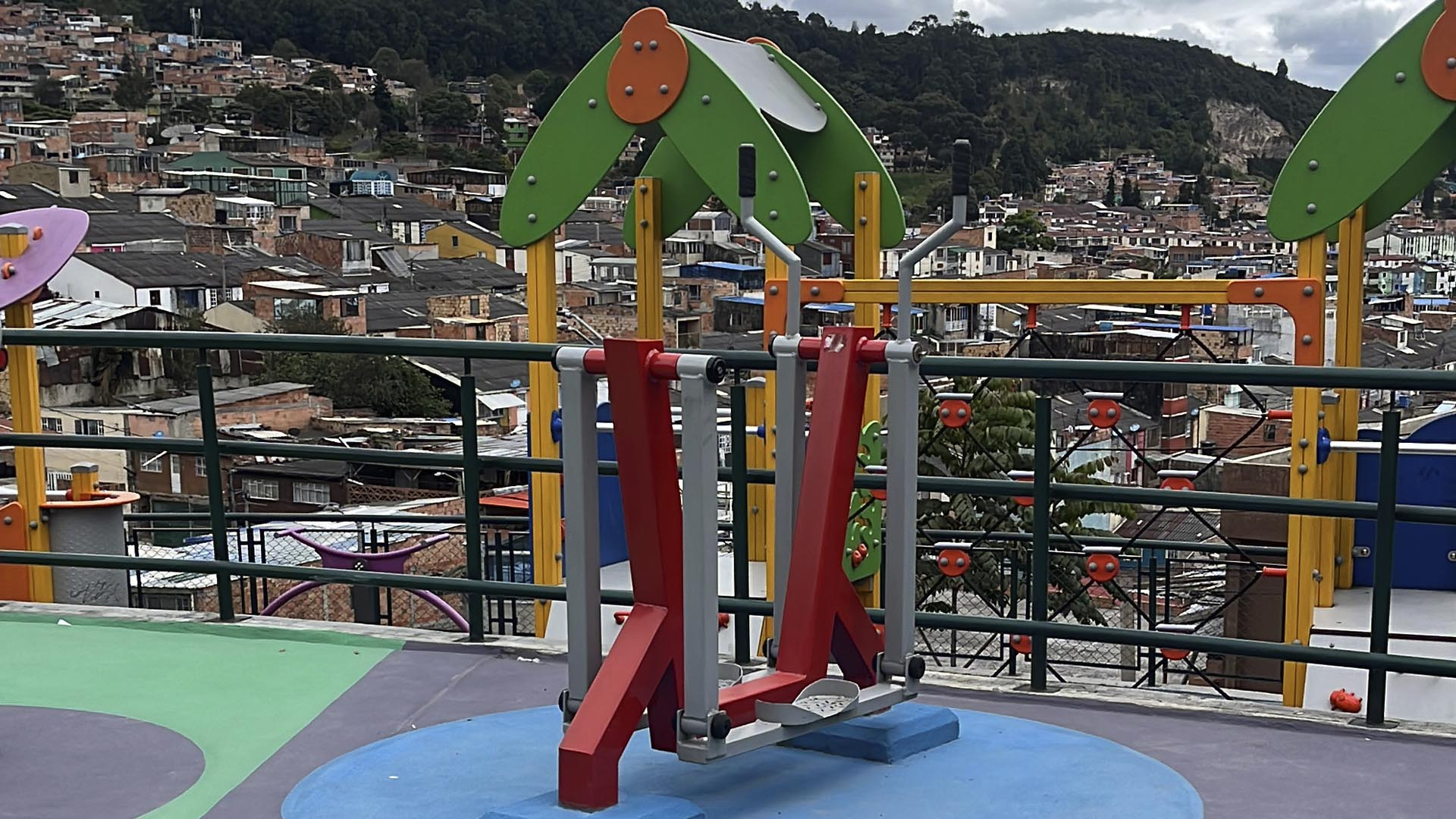La Dirección de Participación Ciudadana de la Contraloría llevó a cabo una visita especial a la Localidad de San Cristóbal, a obras de mitigación en el barrio La Colmena y al parque La Joyita -entre otras-. Estas visitas seguirán adelantándose por toda la ciudad.