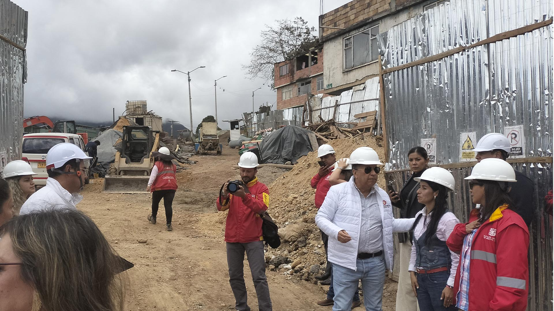 La Dirección de Participación Ciudadana de la Contraloría llevó a cabo una visita especial a la Localidad de San Cristóbal, a obras de mitigación en el barrio La Colmena y al parque La Joyita -entre otras-. Estas visitas seguirán adelantándose por toda la ciudad.