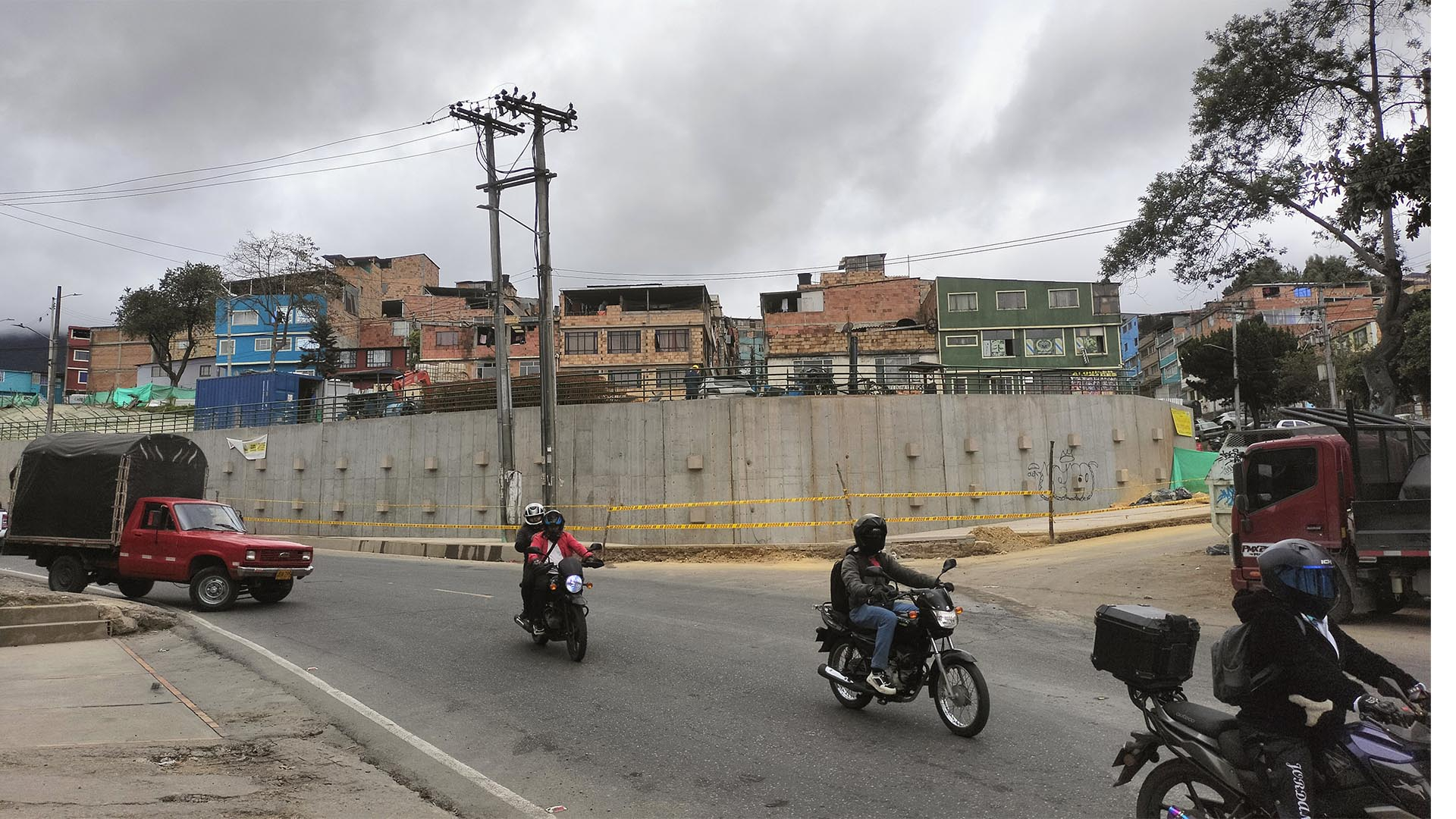 La Dirección de Participación Ciudadana de la Contraloría llevó a cabo una visita especial a la Localidad de San Cristóbal, a obras de mitigación en el barrio La Colmena y al parque La Joyita -entre otras-. Estas visitas seguirán adelantándose por toda la ciudad.