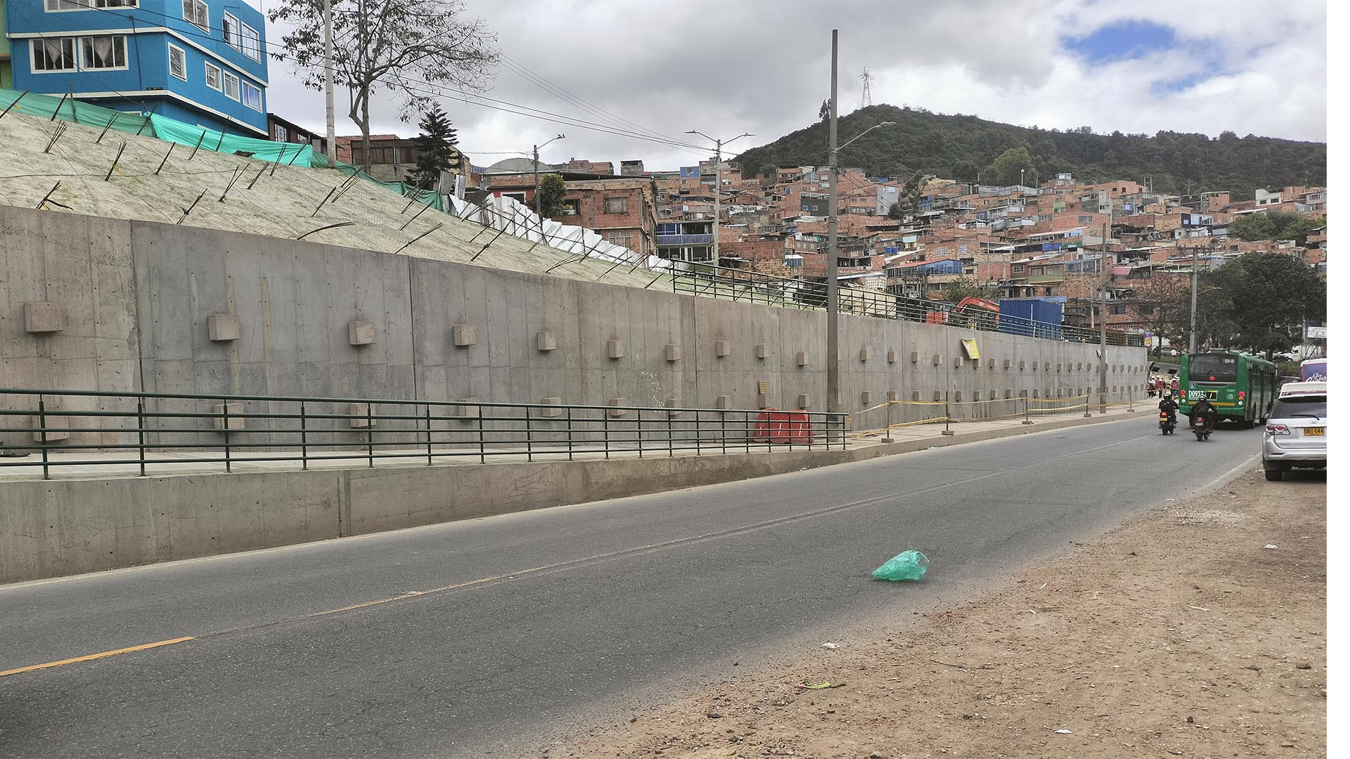 La Dirección de Participación Ciudadana de la Contraloría llevó a cabo una visita especial a la Localidad de San Cristóbal, a obras de mitigación en el barrio La Colmena y al parque La Joyita -entre otras-. Estas visitas seguirán adelantándose por toda la ciudad.