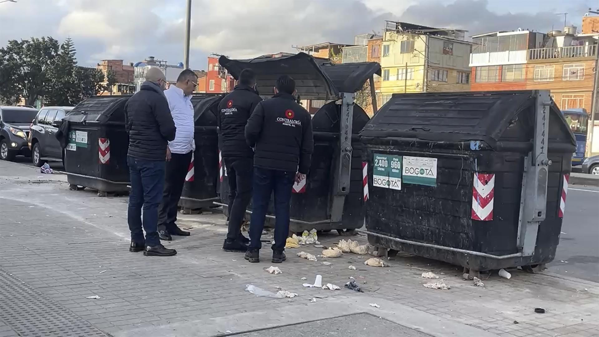 En una jornada especial, en la que participa todo el equipo directivo de la Contraloría de Bogotá y con apoyo de más de 150 funcionarios, el organismo de control fiscal levanta un inventario de los contenedores de basura instalados en la capital.