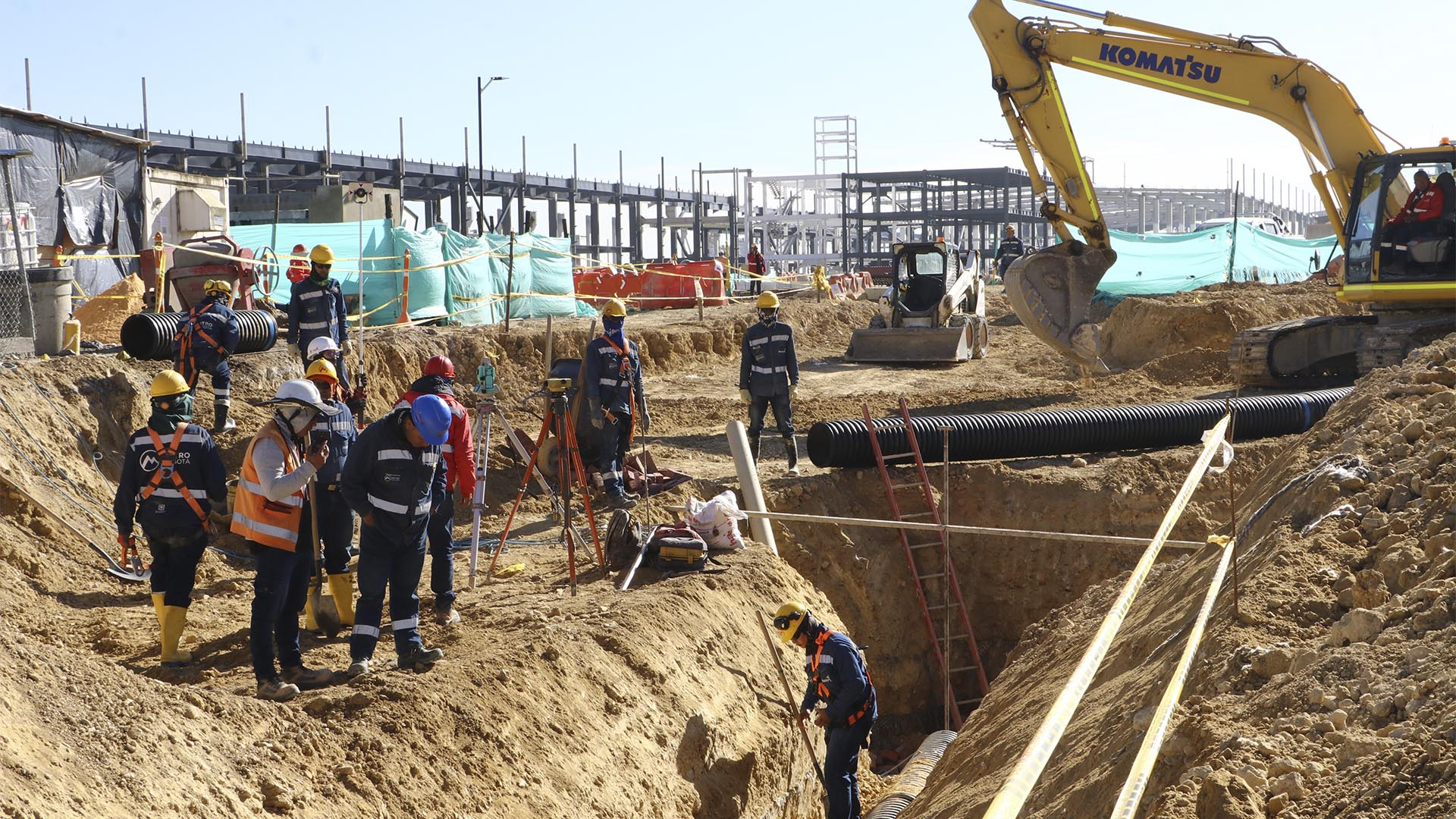 La Dirección Sectorial de Movilidad, en el marco de la Auditoría Financiera de Gestión y Resultados, realizó una visita a la infraestructura del proyecto Metro, uno de los más grandes del país, con el objetivo de verificar su avance que llega al 60 % y la ejecución de recursos. El recorrido incluyó el Patio Taller y las Estaciones 1 y 9. 