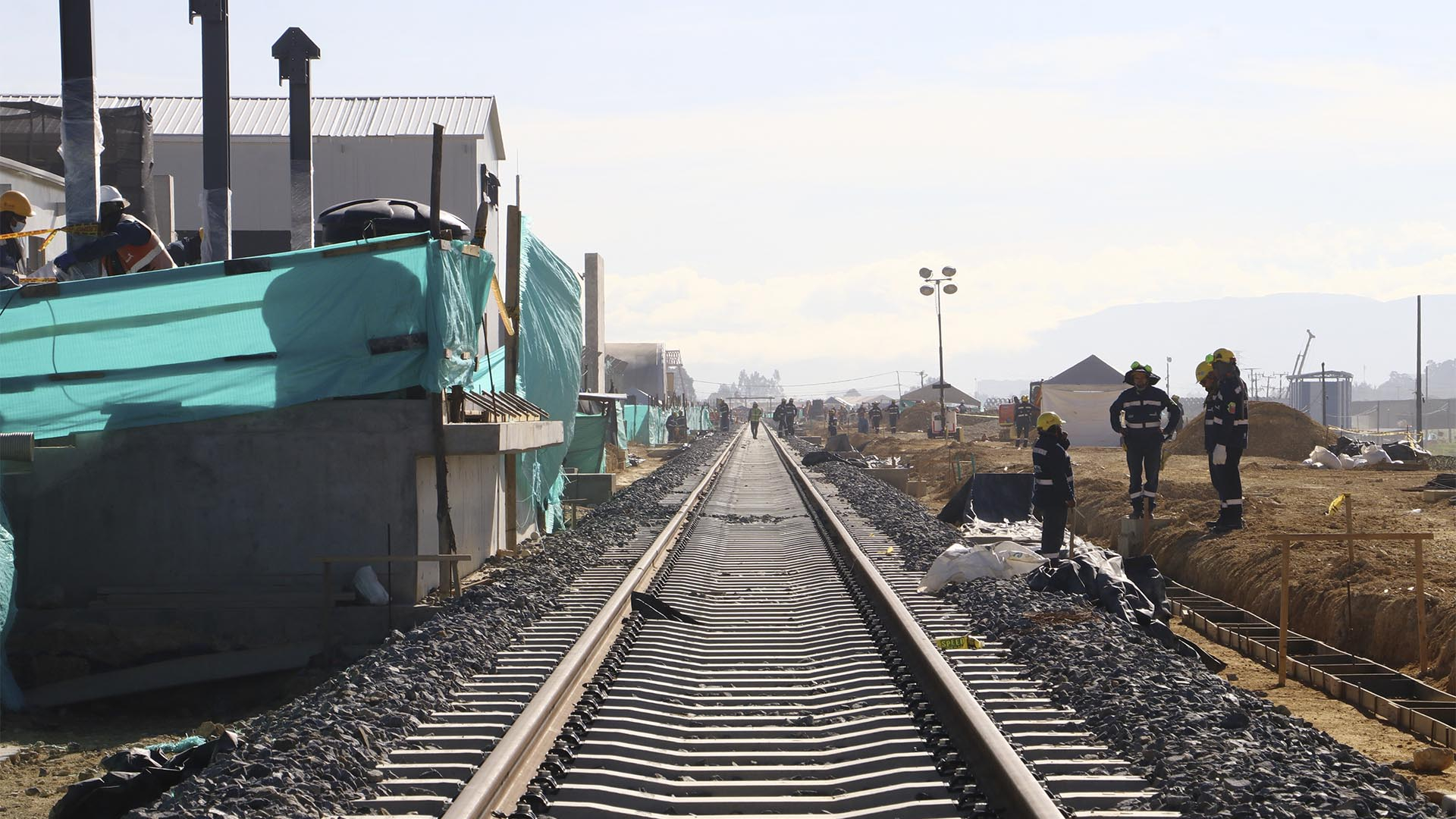 La Dirección Sectorial de Movilidad, en el marco de la Auditoría Financiera de Gestión y Resultados, realizó una visita a la infraestructura del proyecto Metro, uno de los más grandes del país, con el objetivo de verificar su avance que llega al 60 % y la ejecución de recursos. El recorrido incluyó el Patio Taller y las Estaciones 1 y 9. 