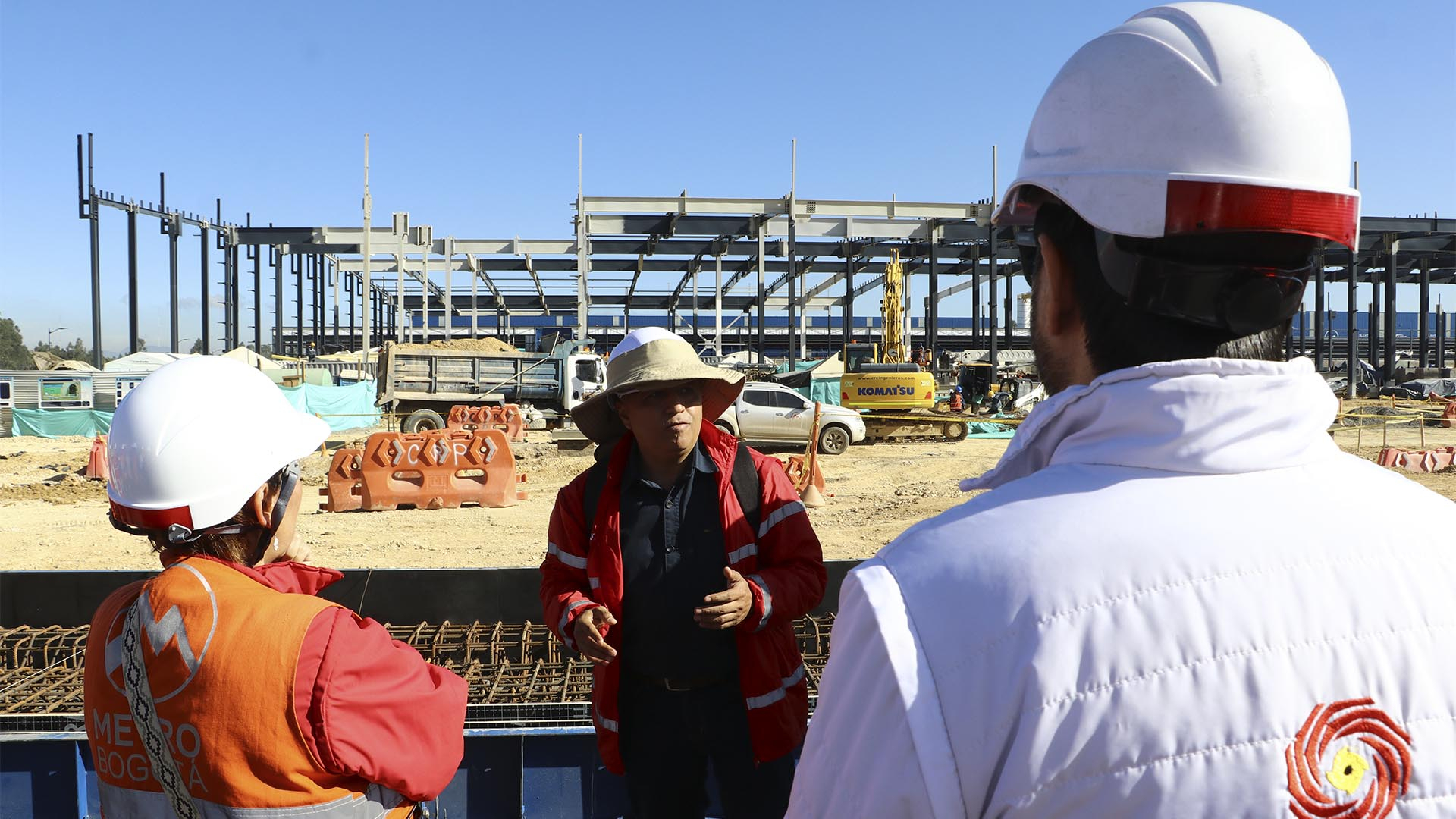 La Dirección Sectorial de Movilidad, en el marco de la Auditoría Financiera de Gestión y Resultados, realizó una visita a la infraestructura del proyecto Metro, uno de los más grandes del país, con el objetivo de verificar su avance que llega al 60 % y la ejecución de recursos. El recorrido incluyó el Patio Taller y las Estaciones 1 y 9. 