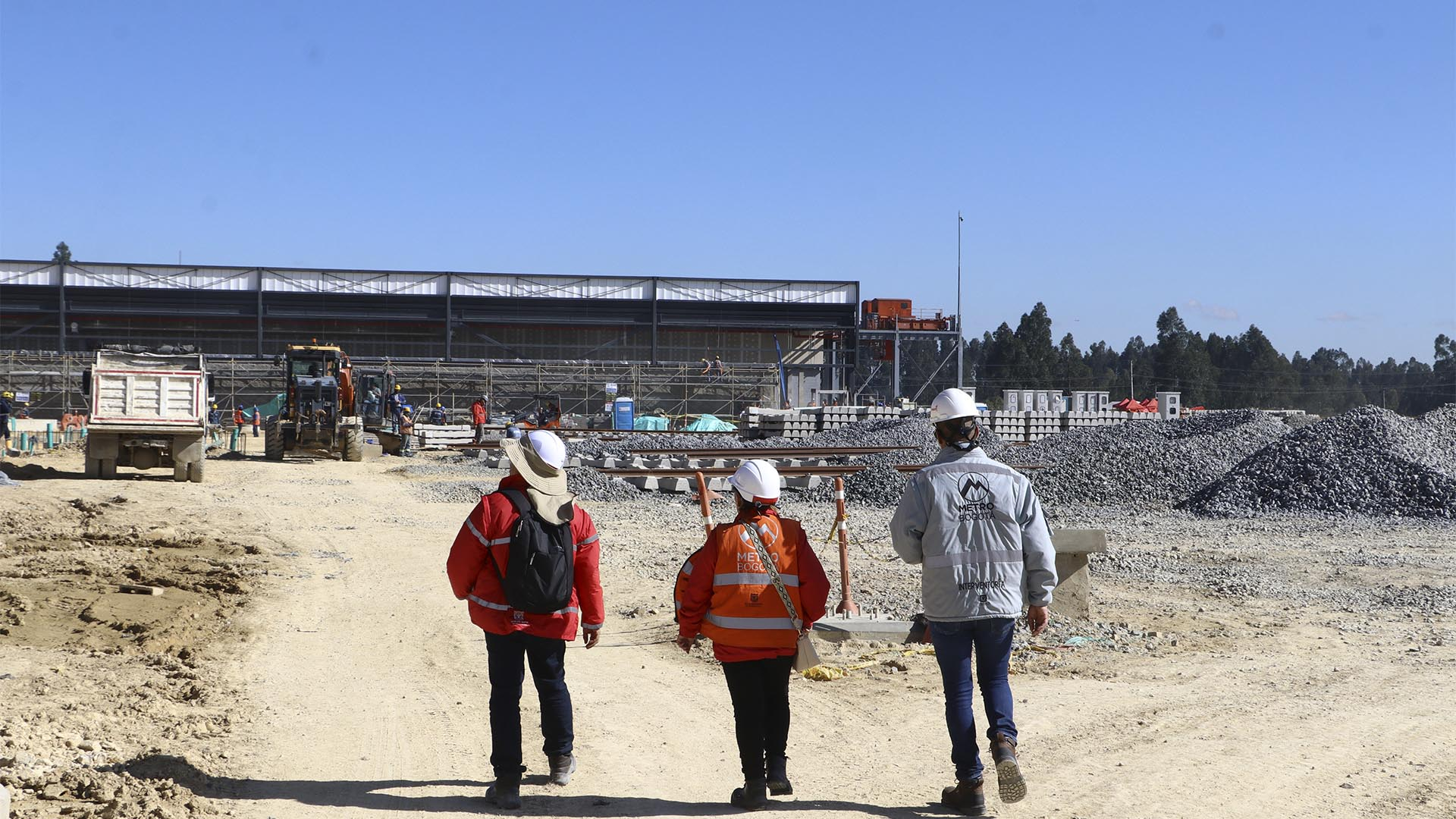 La Dirección Sectorial de Movilidad, en el marco de la Auditoría Financiera de Gestión y Resultados, realizó una visita a la infraestructura del proyecto Metro, uno de los más grandes del país, con el objetivo de verificar su avance que llega al 60 % y la ejecución de recursos. El recorrido incluyó el Patio Taller y las Estaciones 1 y 9. 