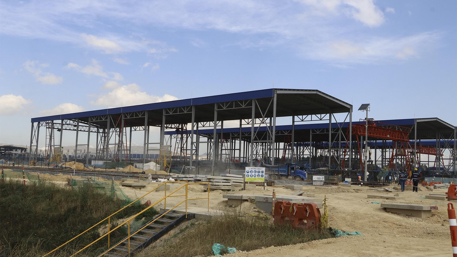 La Dirección Sectorial de Movilidad, en el marco de la Auditoría Financiera de Gestión y Resultados, realizó una visita a la infraestructura del proyecto Metro, uno de los más grandes del país, con el objetivo de verificar su avance que llega al 60 % y la ejecución de recursos. El recorrido incluyó el Patio Taller y las Estaciones 1 y 9. 