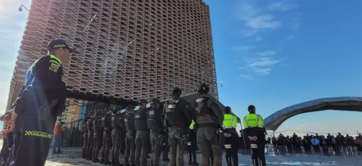 Panorámica de la entrega del nuevo Comando de Policía Metropolitana MEBOG