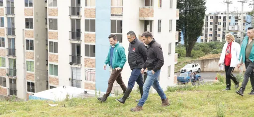 Contralor de Bogotá, D.C. Julián Mauricio Ruiz recorre la obra  ‘Arboleda Santa Teresita’, en San Cristóbal
