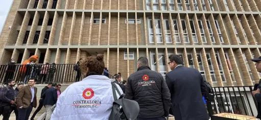 Imagen de la visita a las instalaciones del colegio Chengdú