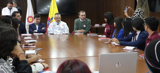 Imagen del Contralor de Bogotá en compañía de la Red de Contralores Estudiantiles 2024