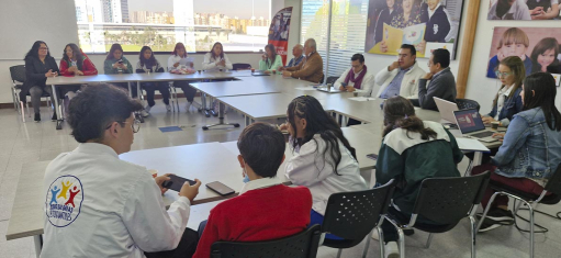 Imagen de funcionarios de la Contraloría de Bogotá y Contralores Estudiantiles.