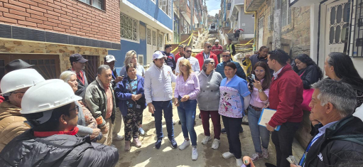 Imagen de funcionarios de la Contraloría de Bogotá y comunidad de Usme.